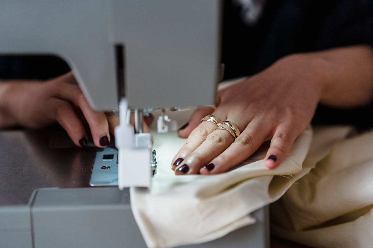 A woman sewing clothes | Source: Pexels