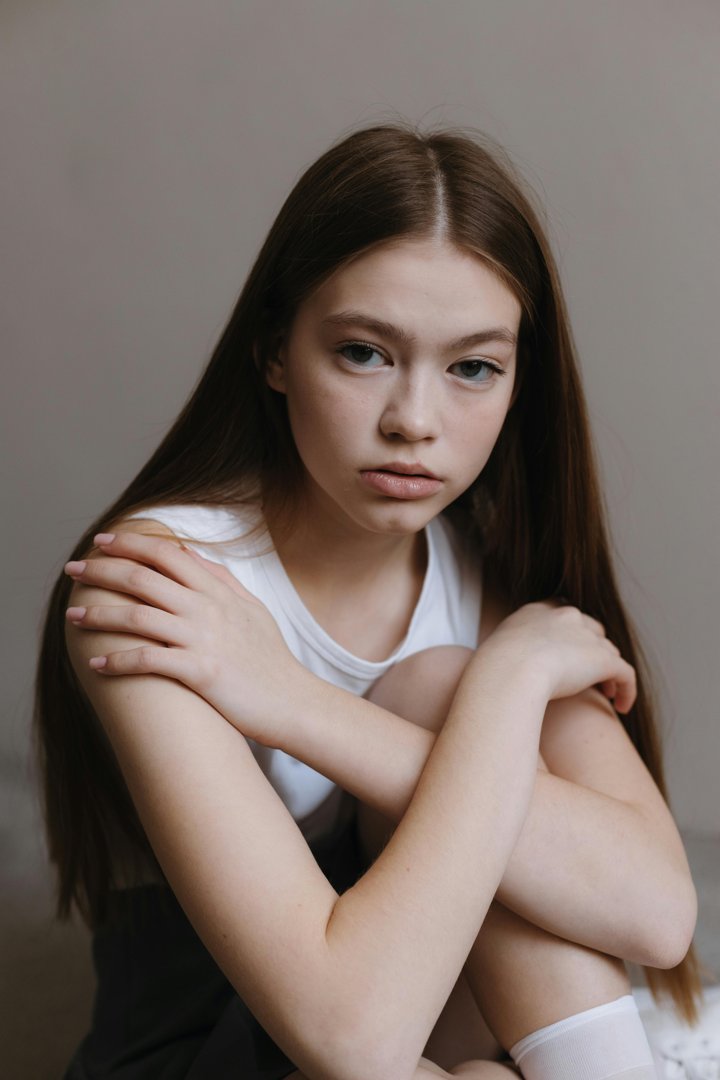 A sad serious girl | Source: Pexels