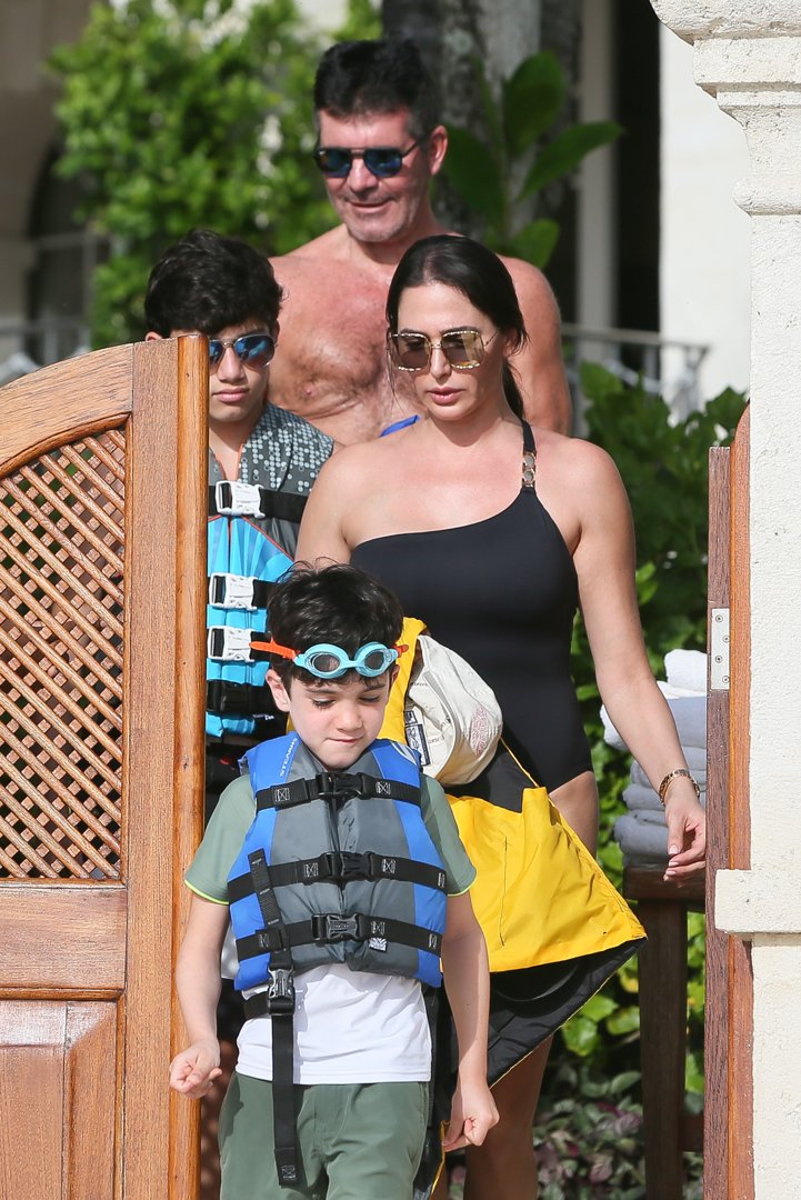 Simon Cowell and Lauren Silverman, with sons Adam and Eric, are seen in Barbados on December 20, 2019 | Source: Getty Images
