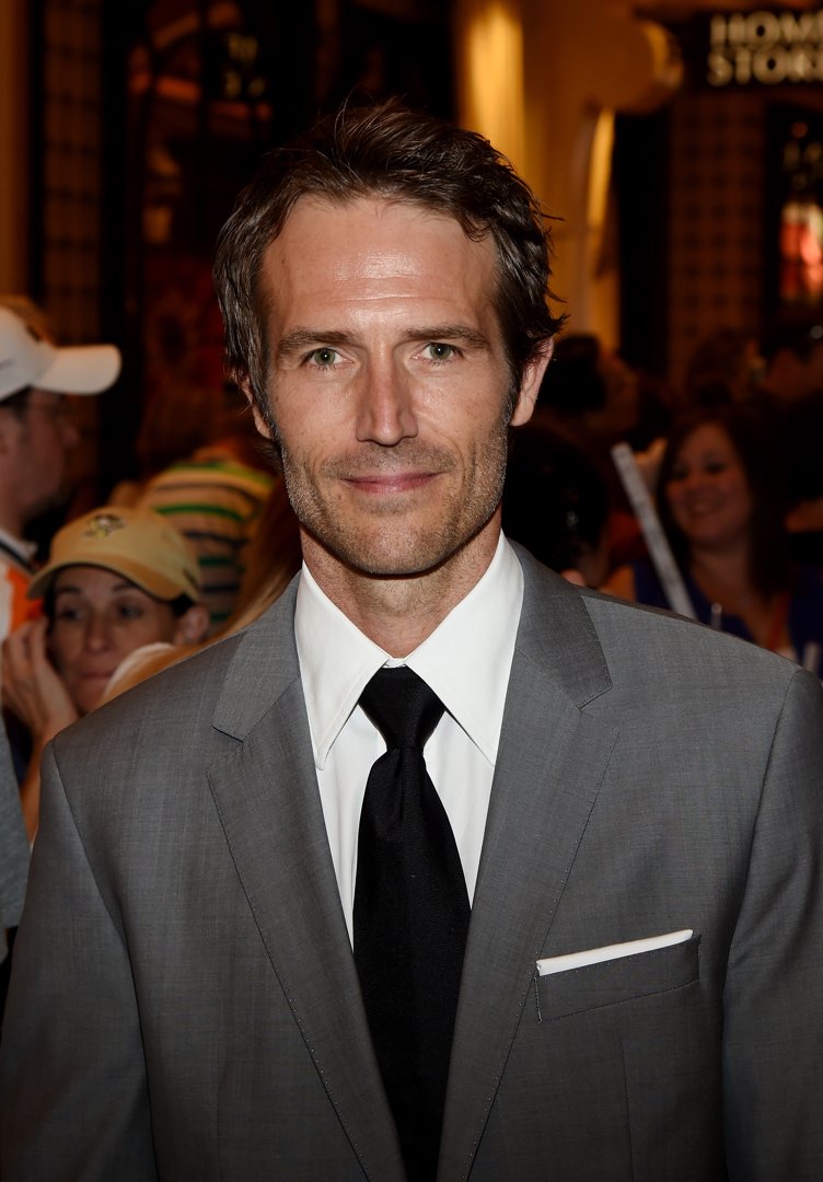 Michael Vartan arrives on the red carpet ahead of the  NHL Awards at Encore Las Vegas in Nevada. Dressed in a gray suit paired with a white shirt and black tie, he still carries his lovely, subtle smile.