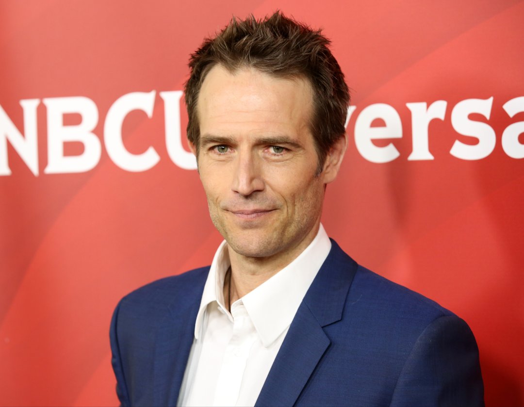 Michael Vartan at the NBCUniversal TCA Winter Press Tour in Pasadena. This time, he opted for a navy blue suit that paired perfectly with his crisp white shirt. Clean-shaven, his once sharply defined cheekbones have softened slightly.