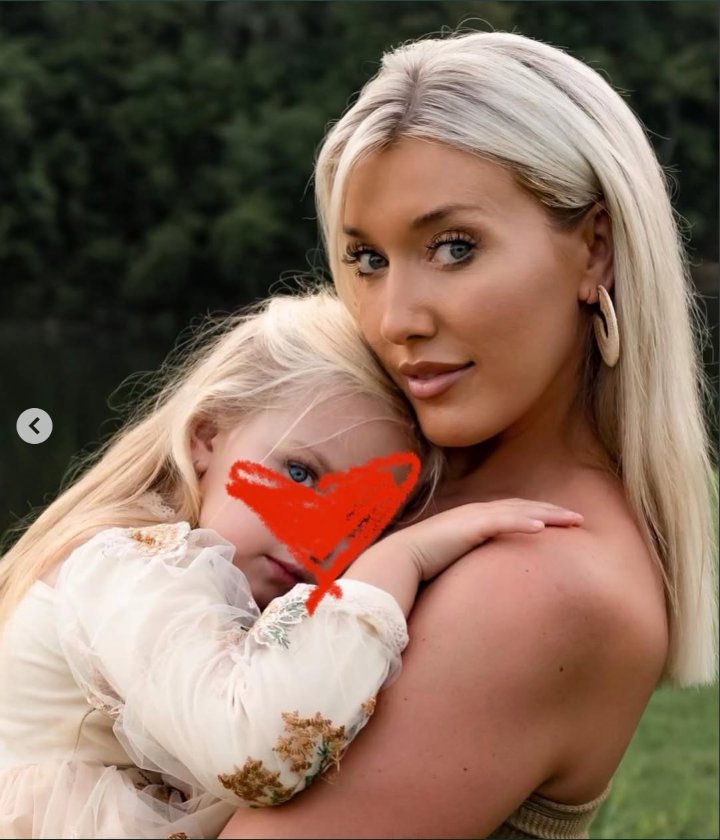 Lunden Roberts and her daughter Navy Joan seen in a post dated August 28, 2023 | Source: Instagram/lundentownn_