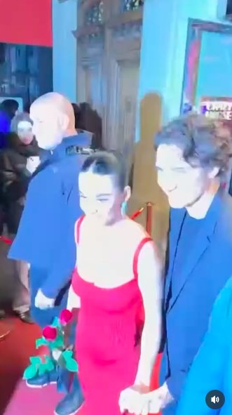 Justin Trudeau walking with Katy Perry as the couple exited the cabaret venue. | Source: Instagram/tmz_tv