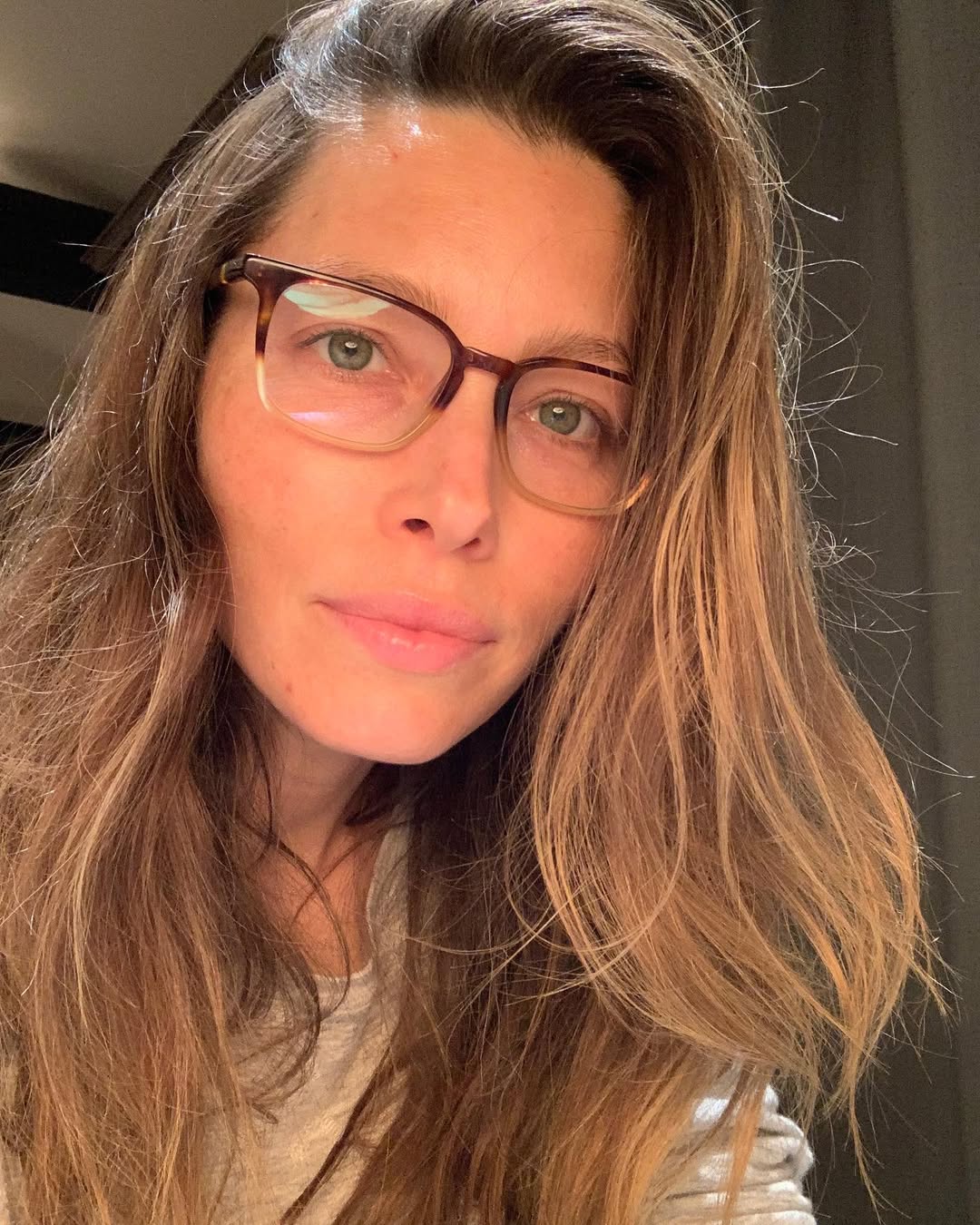 Jessica Biel poses without makeup, from a post dated August 8, 2019 | Instagram/jessicabiel
