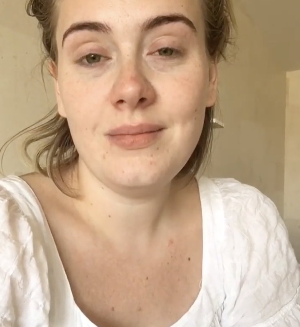 Adele seen without makeup in a video dated August 18, 2016 | Instagram/adele