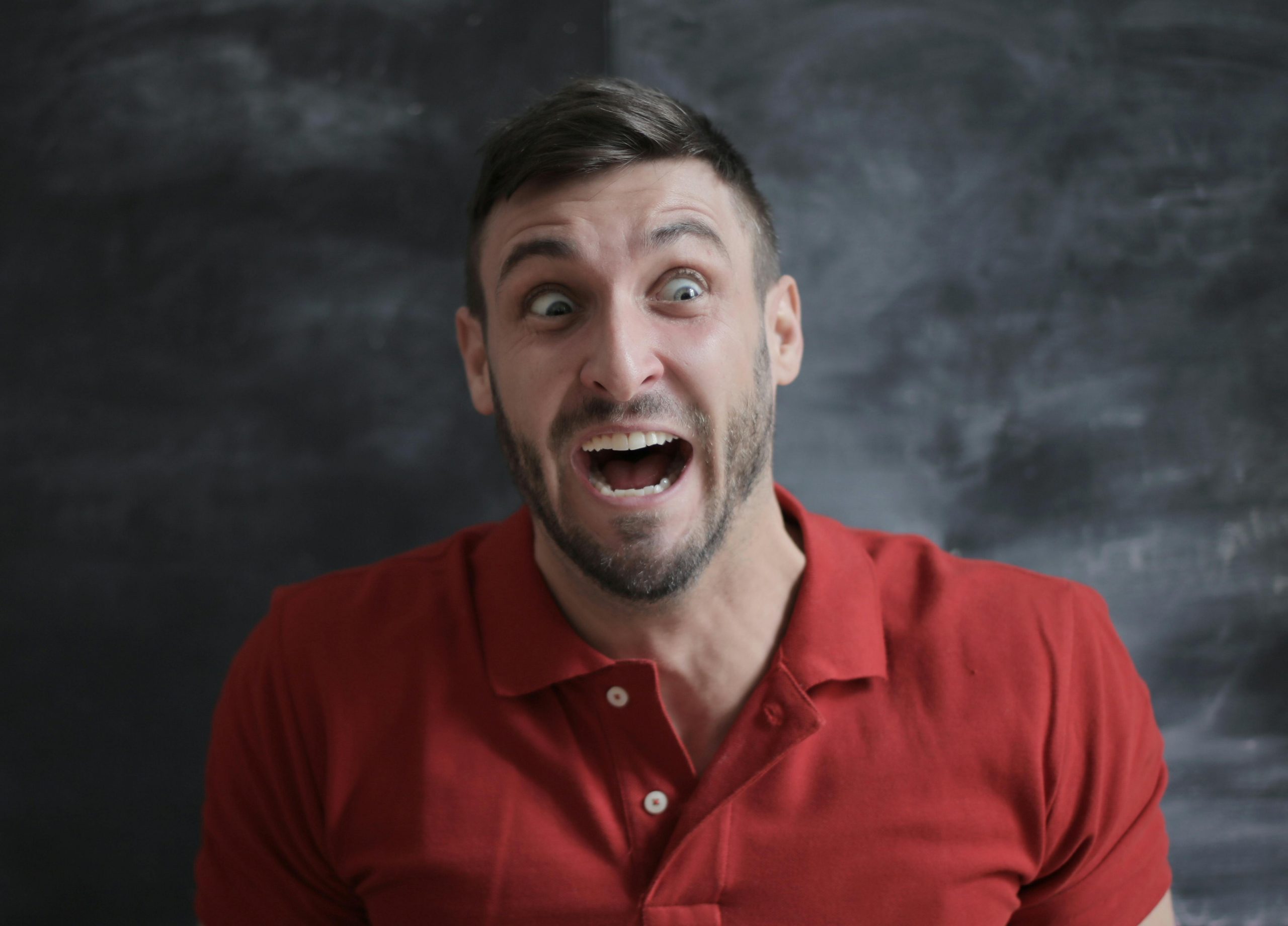 A shocked man freaking out | Source: Pexels