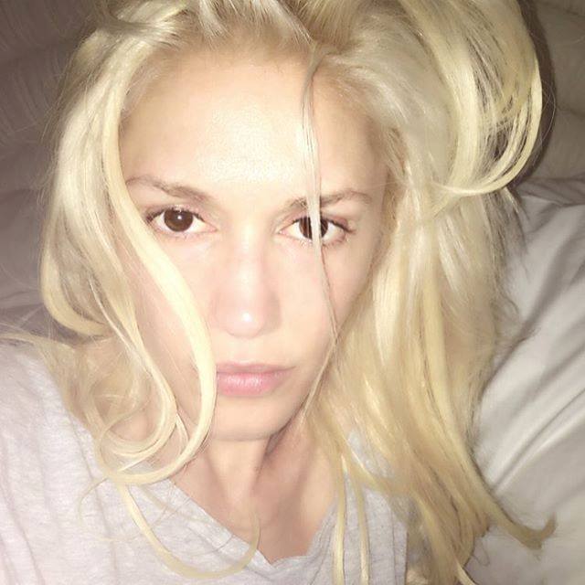 Gwen Stefani poses without makeup, seen in a post dated May 13, 2016 | Facebook/gwenstefani