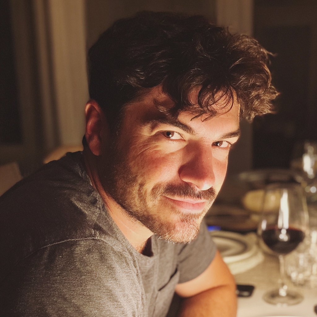 A close-up of a smiling man wearing a gray t-shirt | Source: Midjourney