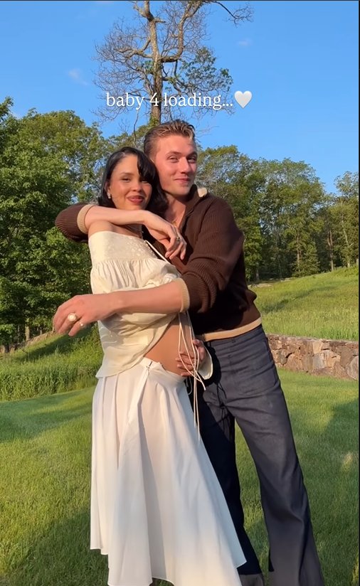 Nara and Lucky Blue Smith announce they're expecting their fourth child, June 8, 2025 | Source: Instagram/naraaziza