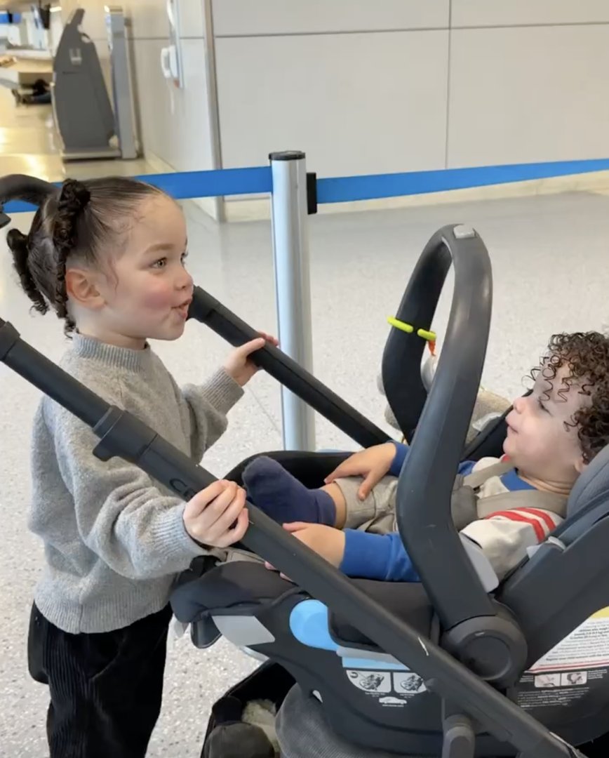 Rumble Honey Smith plays with her younger sibling, dated May 14, 2023 | Source: Instagram/naraaziza