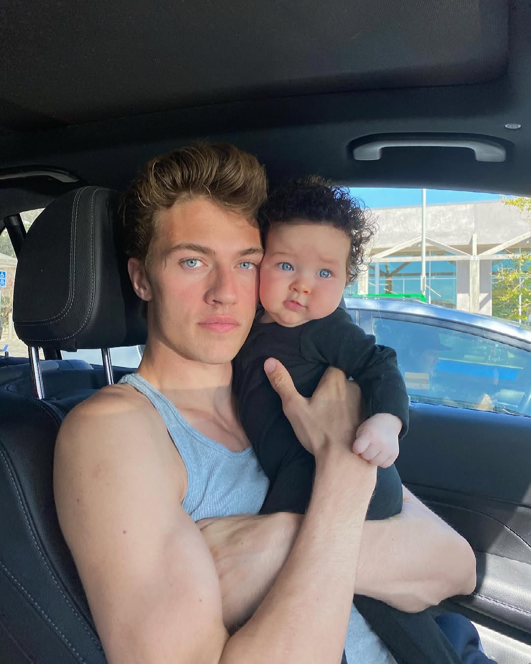 Lucky and Rumble Smith, seen in a post dated March 28, 2021 | Source: Instagram/naraaziza