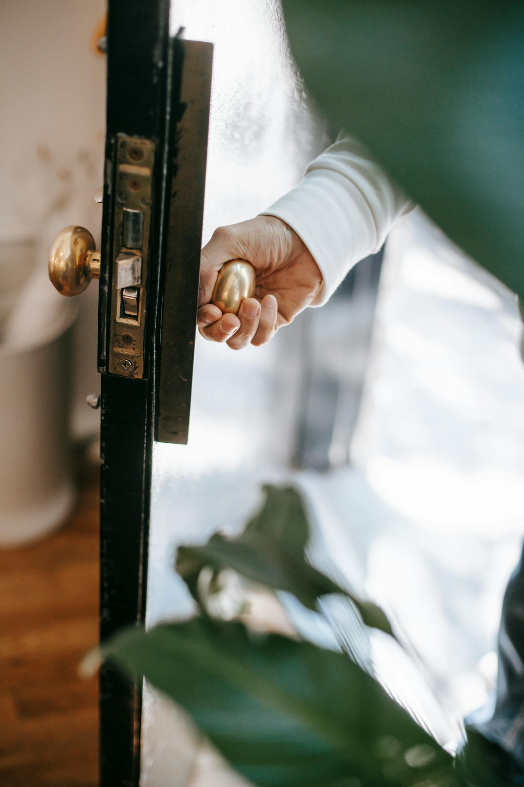A person entering a house | Source: Pexels