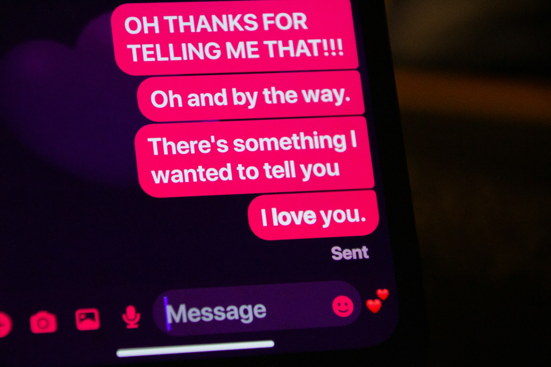A phone screen showing love messages | Source: Unsplash