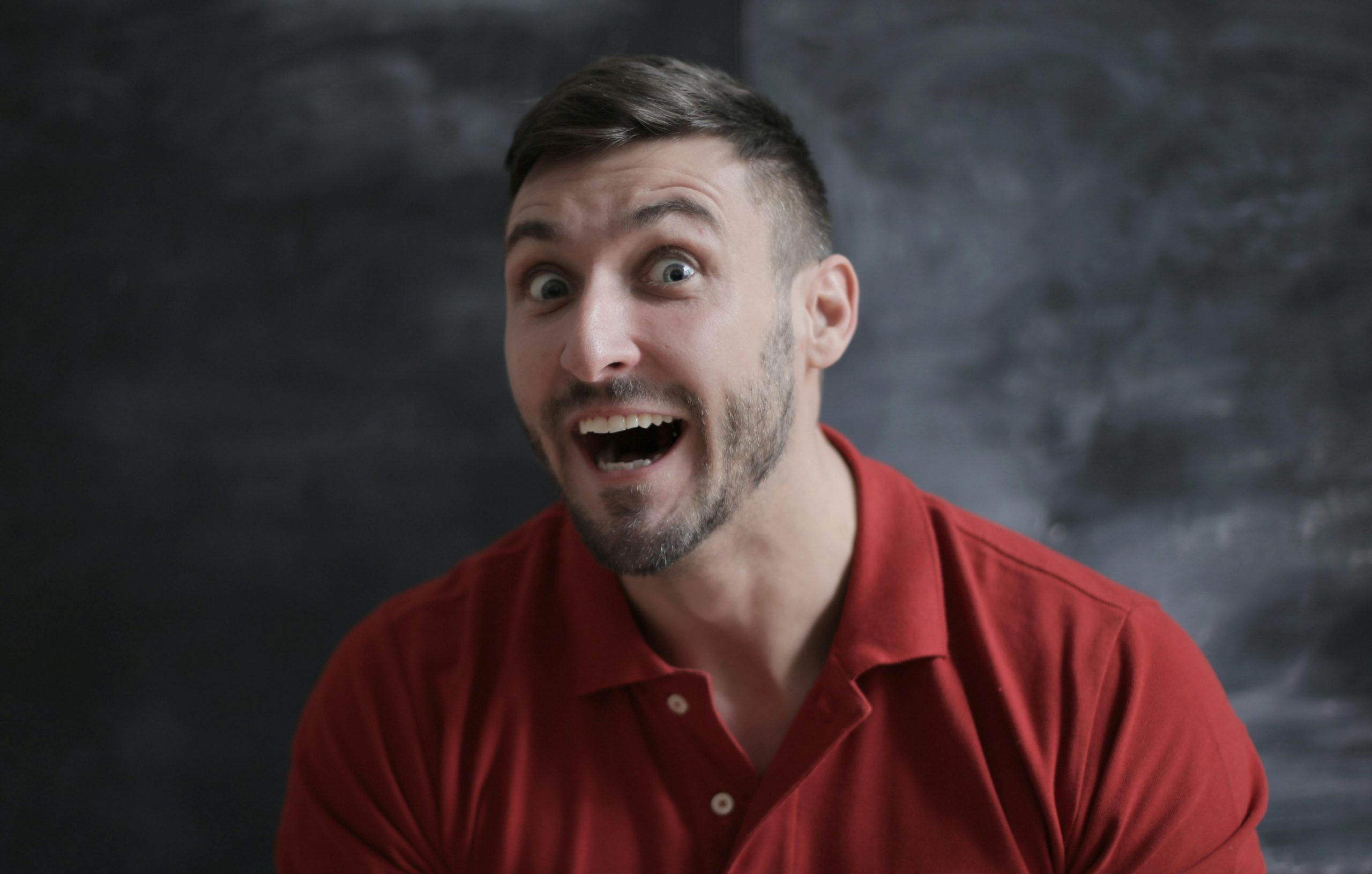 A man laughing awkwardly | Source: Pexels