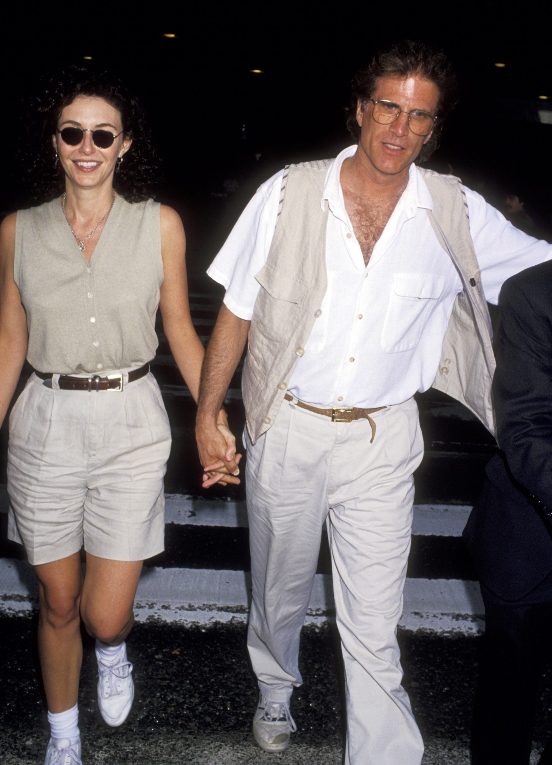 Mary Steenburgen and Ted Danson at Los Angeles International Airport on April 10, 1994, in California. | Source: Getty Images