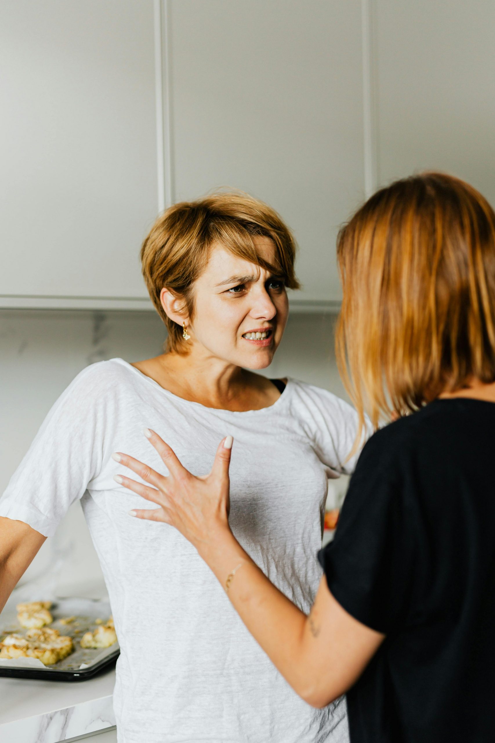 Two women arguing | Source: Pexels