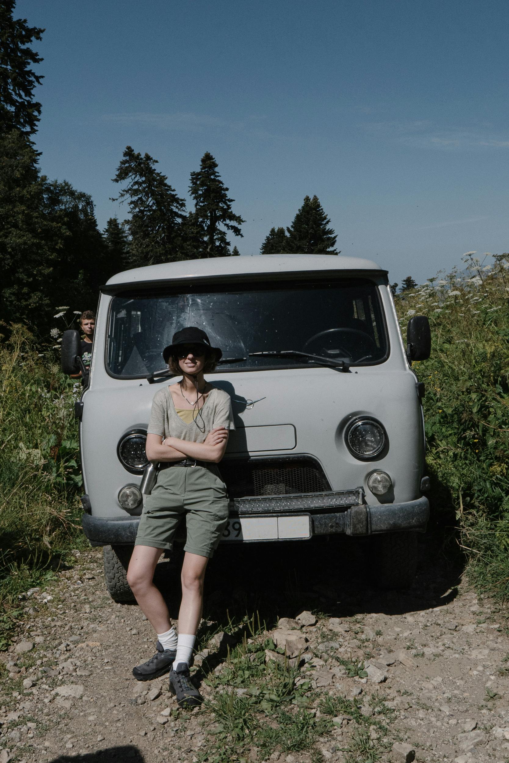 A woman standing against a car | Source: Pexels