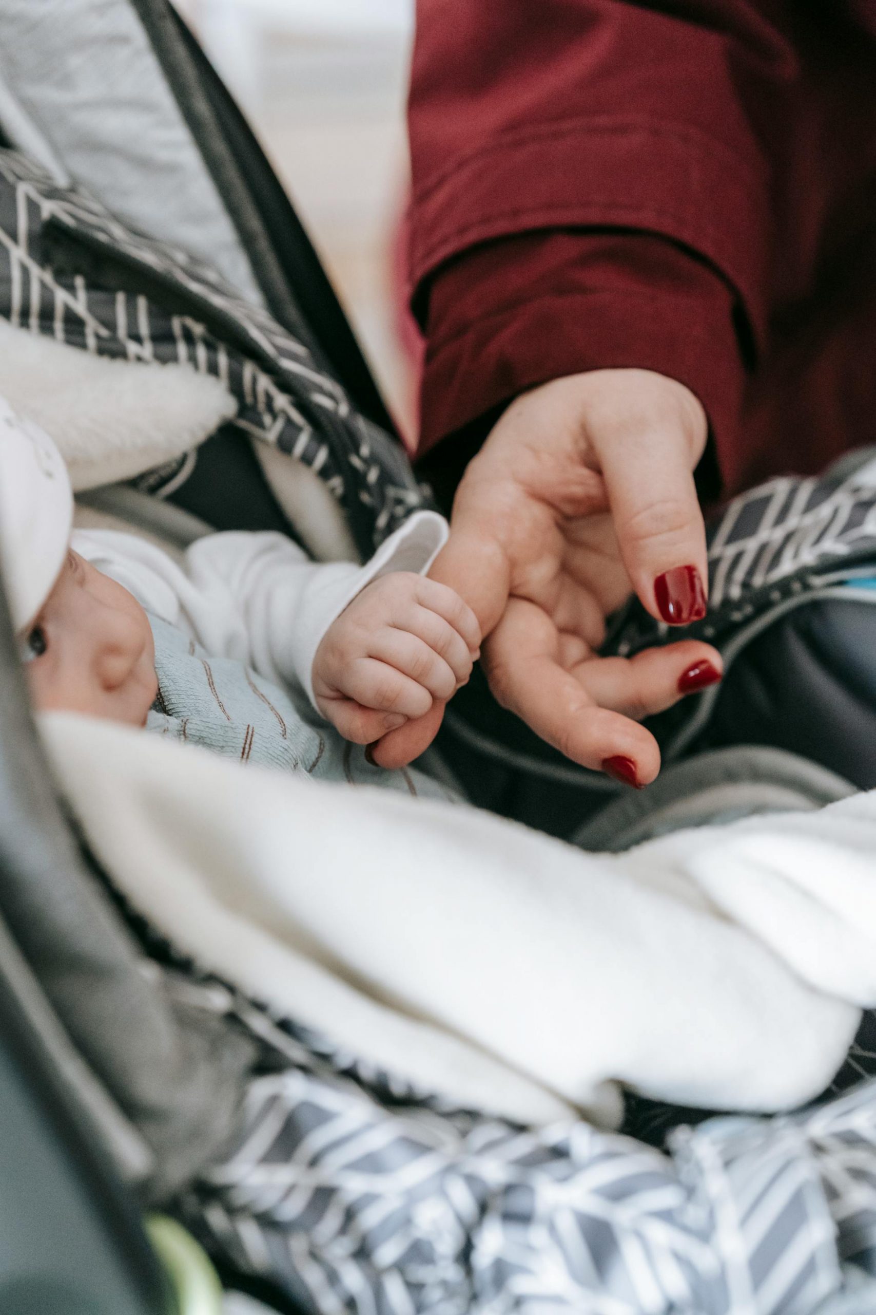 An infant holding her mother's finger | Source: Pexels