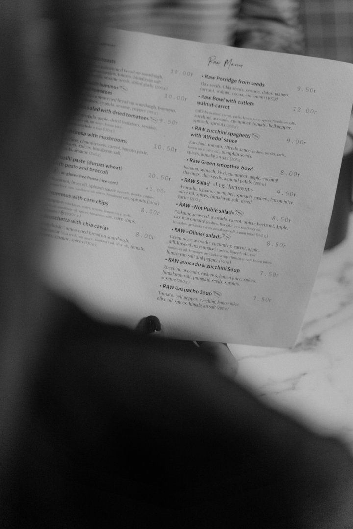 A person reading through a restaurant menu | Source: Pexels