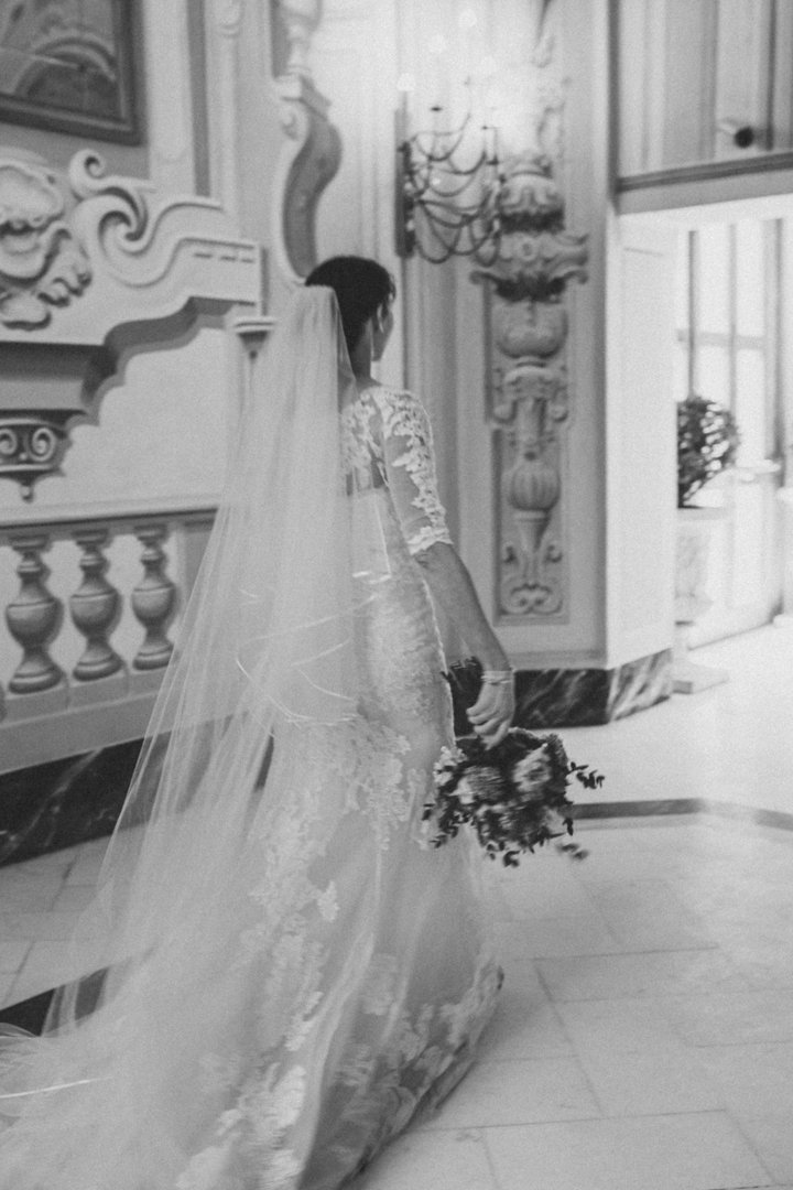 Bride walking down the aisle | Source: Unsplash