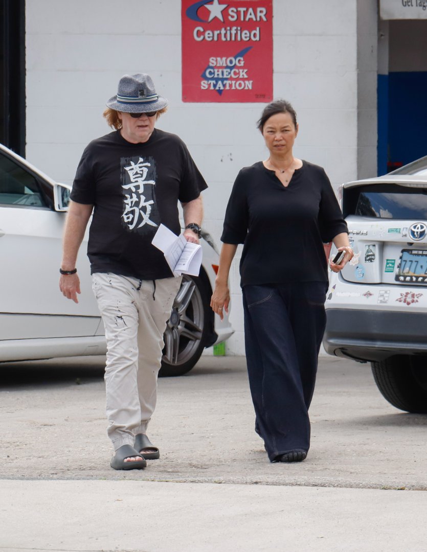 David Caruso and a woman seen running errands on September 23, 2025, in Los Angeles, California. | Source: Getty Images