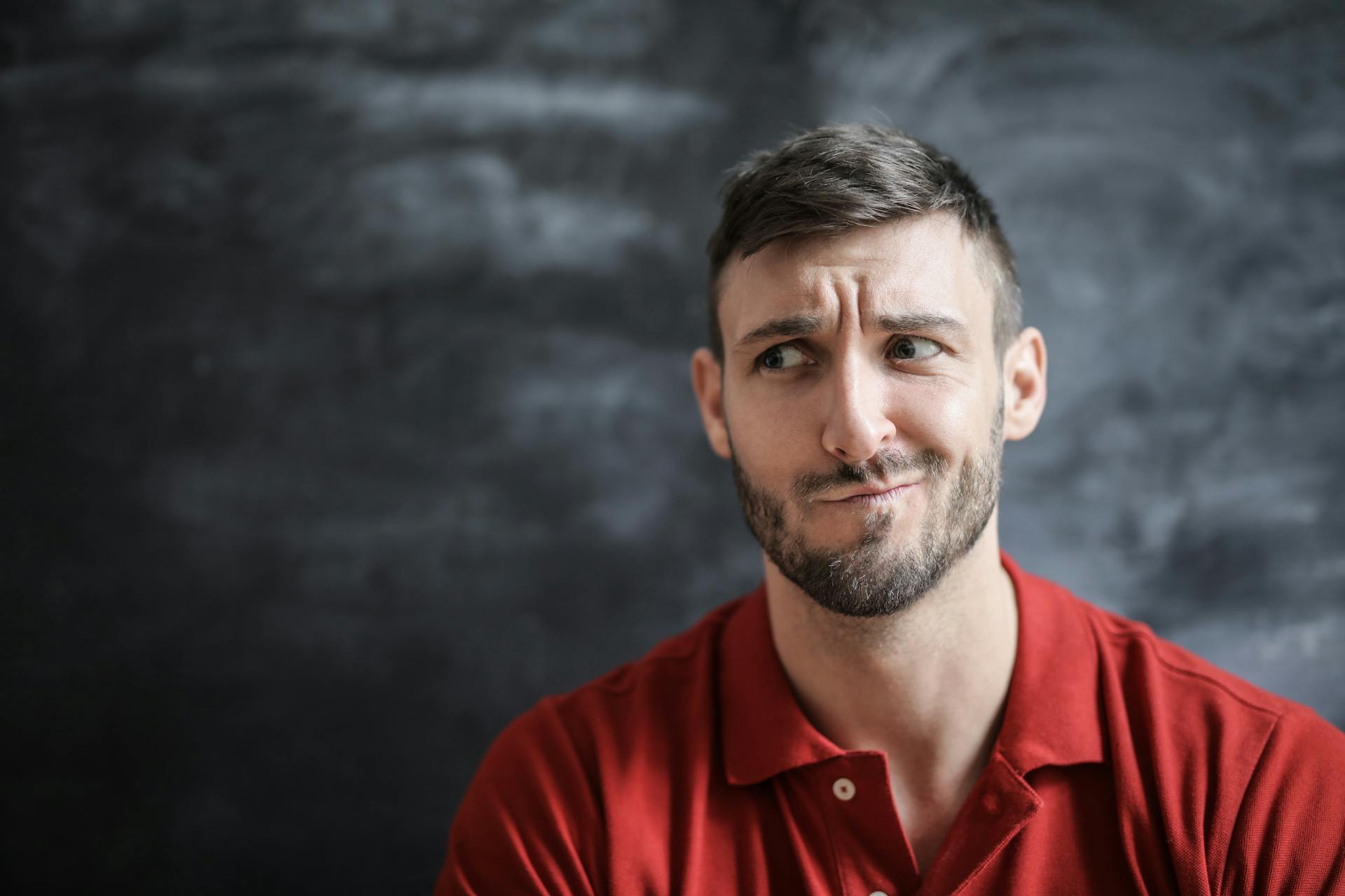A man with a confused facial expression | Source: Pexels