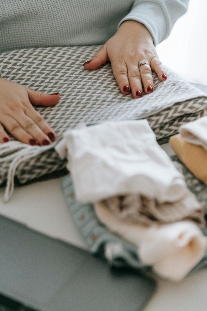 A woman holding laundry | Source: Pexels