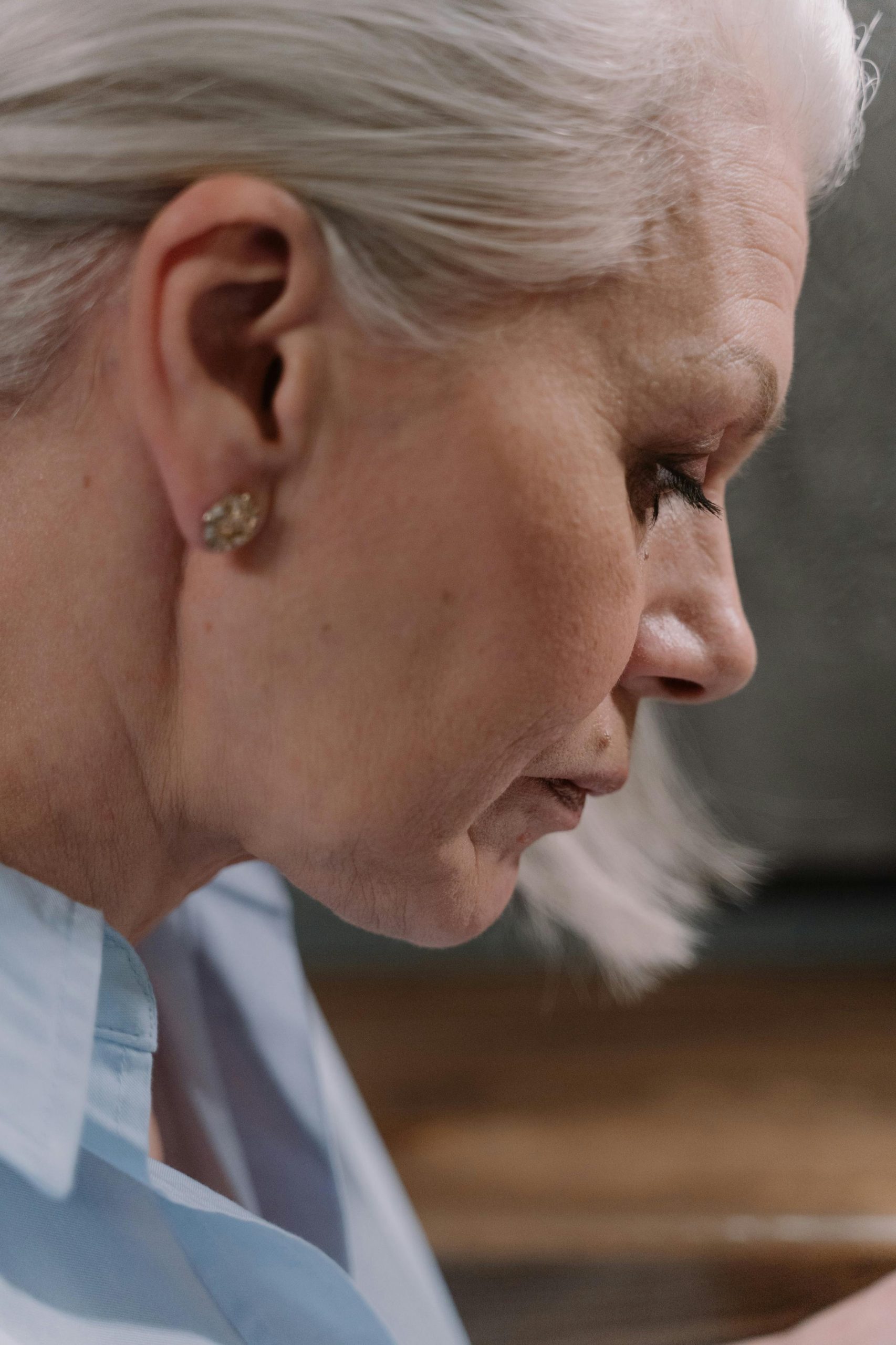 A close-up of an upset woman | Source: Pexels