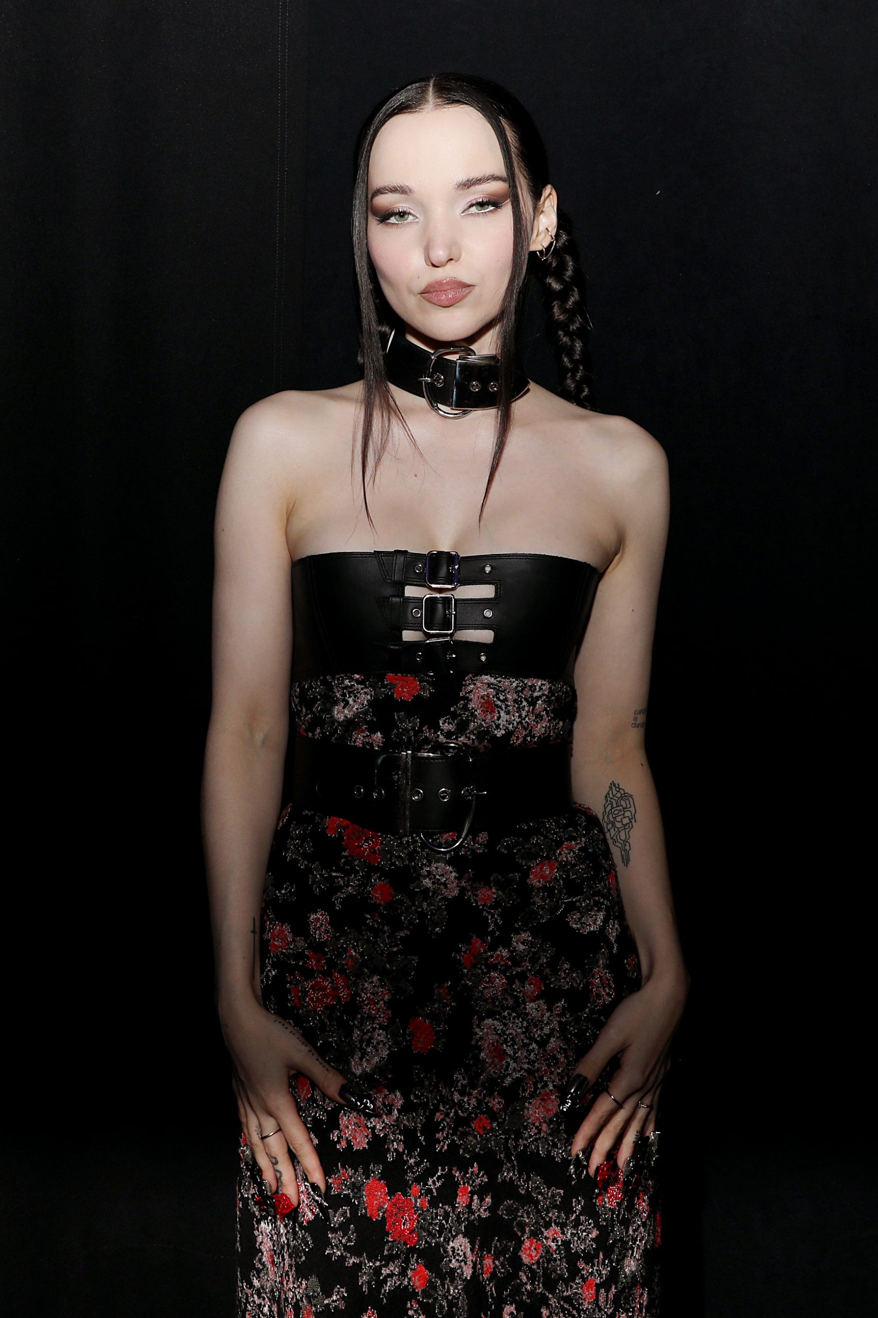 Dove Cameron backstage at the 2022 MTV VMAs on August 28 in Newark, New Jersey. | Source: Getty Images