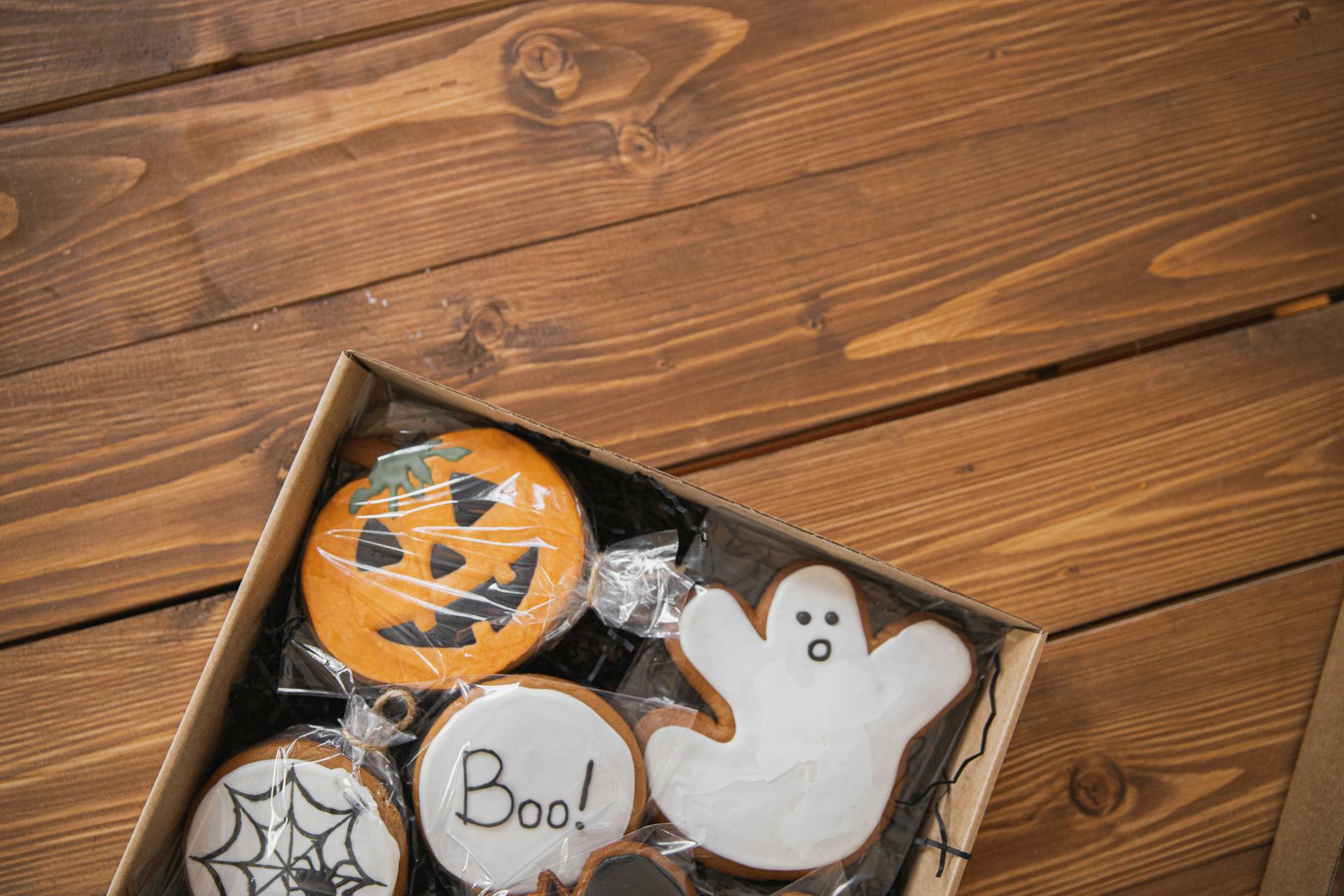 A box of Halloween cookies | Source: Pexels