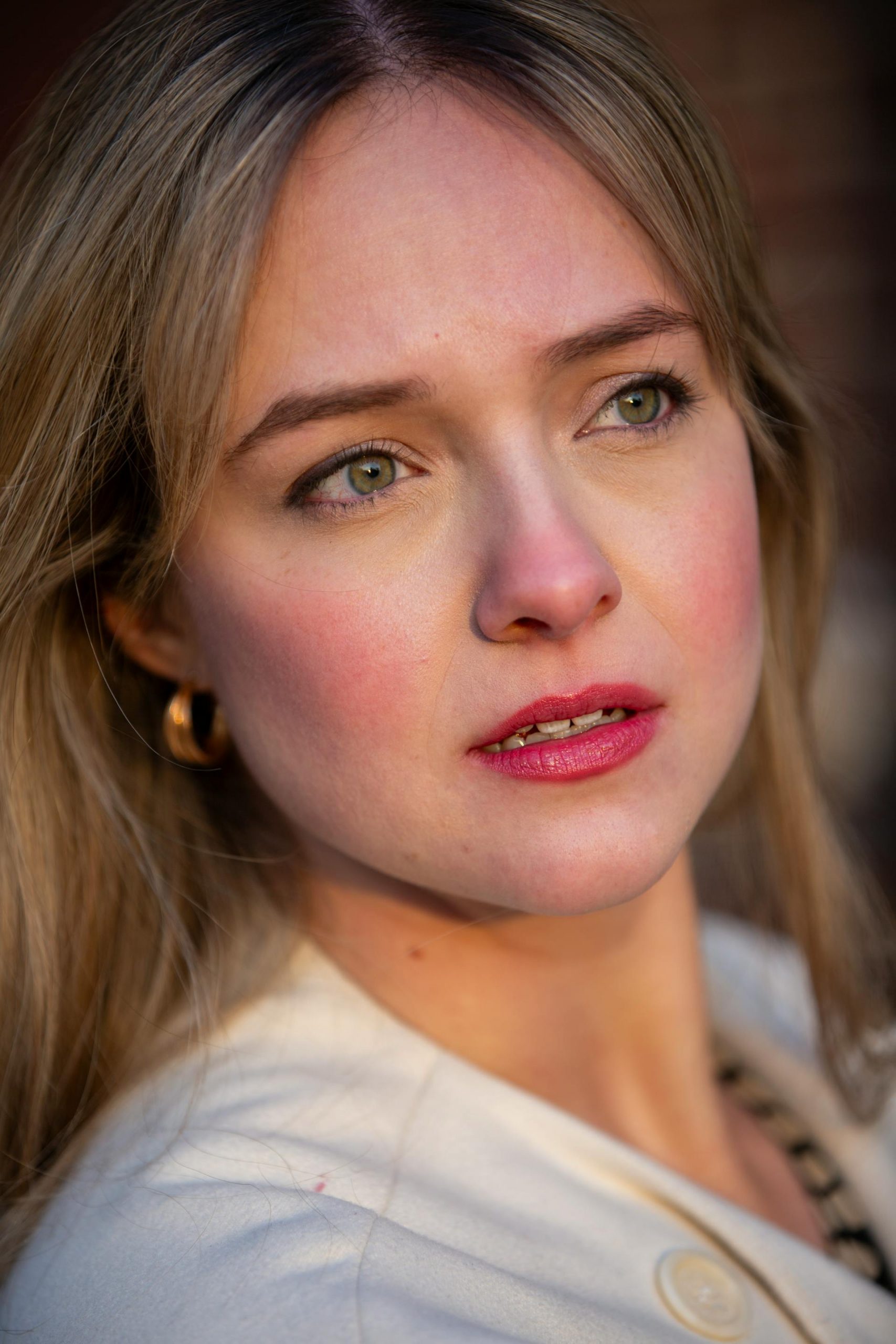 A woman looking a little surprised | Source: Pexels