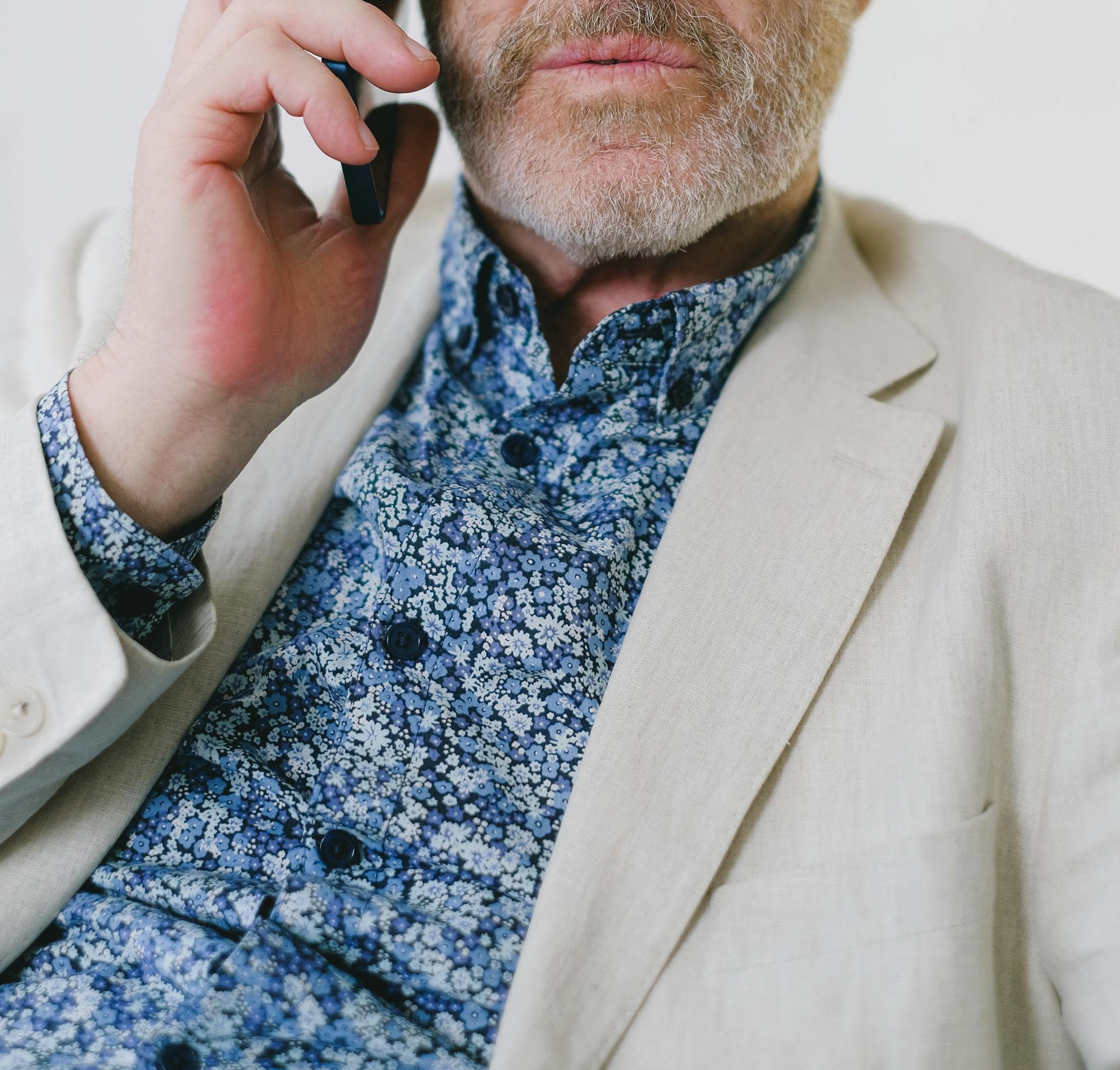 A man talking on the phone | Source: Pexels