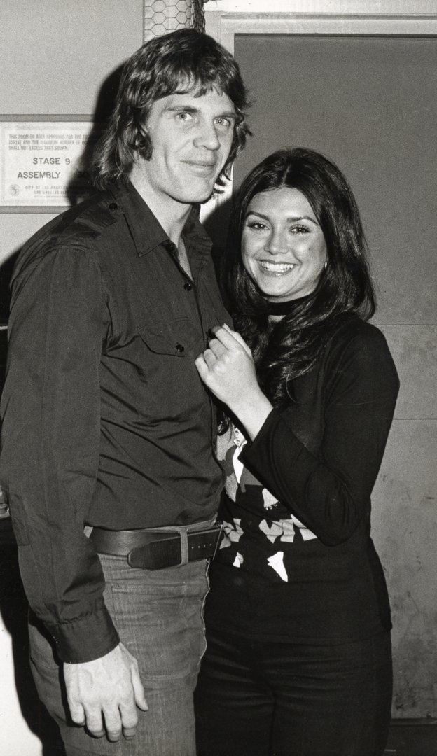 Lance Rentzel and Victoria Principal at an Easter Seals Telethon on April 7, 1973 | Source: Getty Images