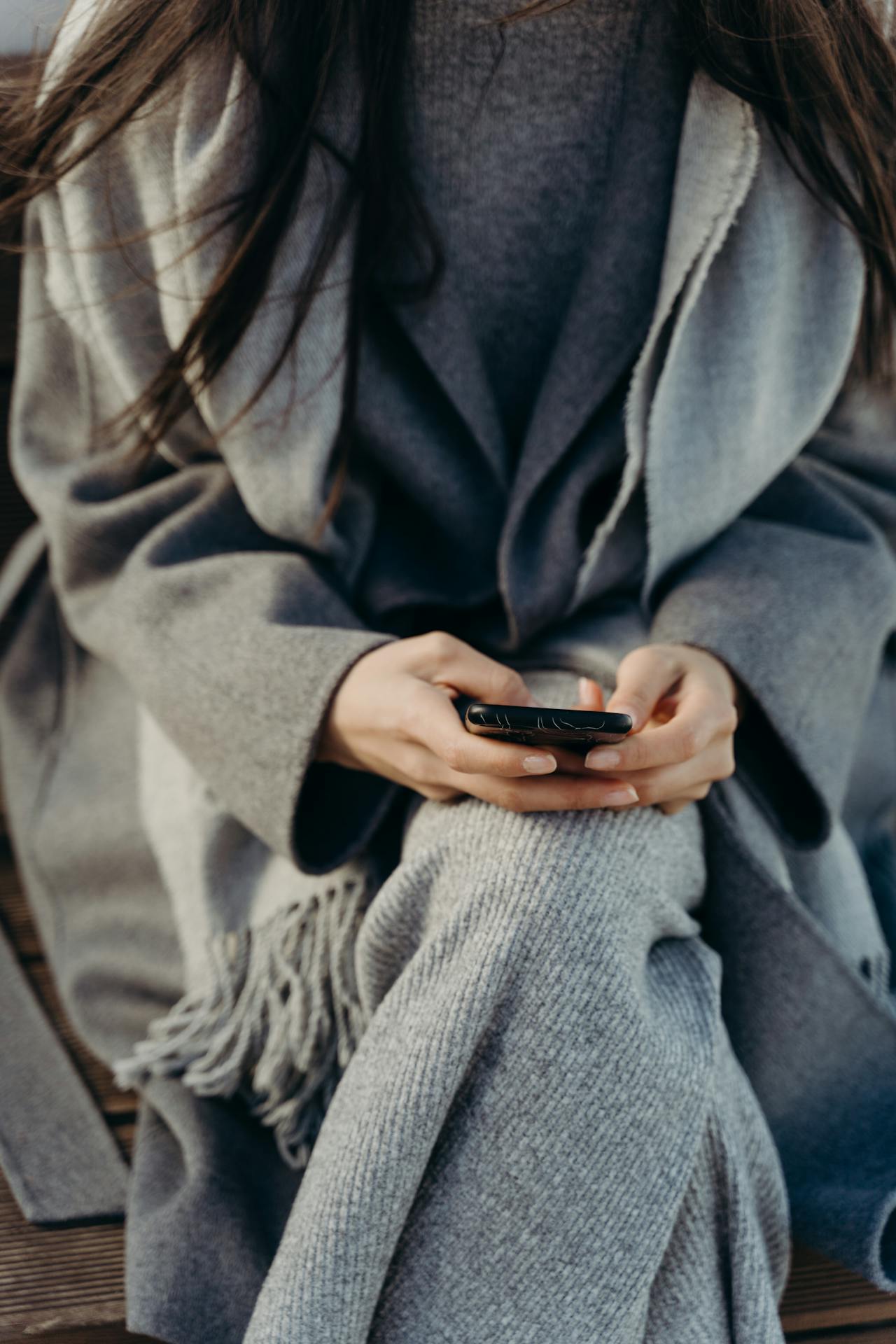 A woman holding a phone | Source: Pexels