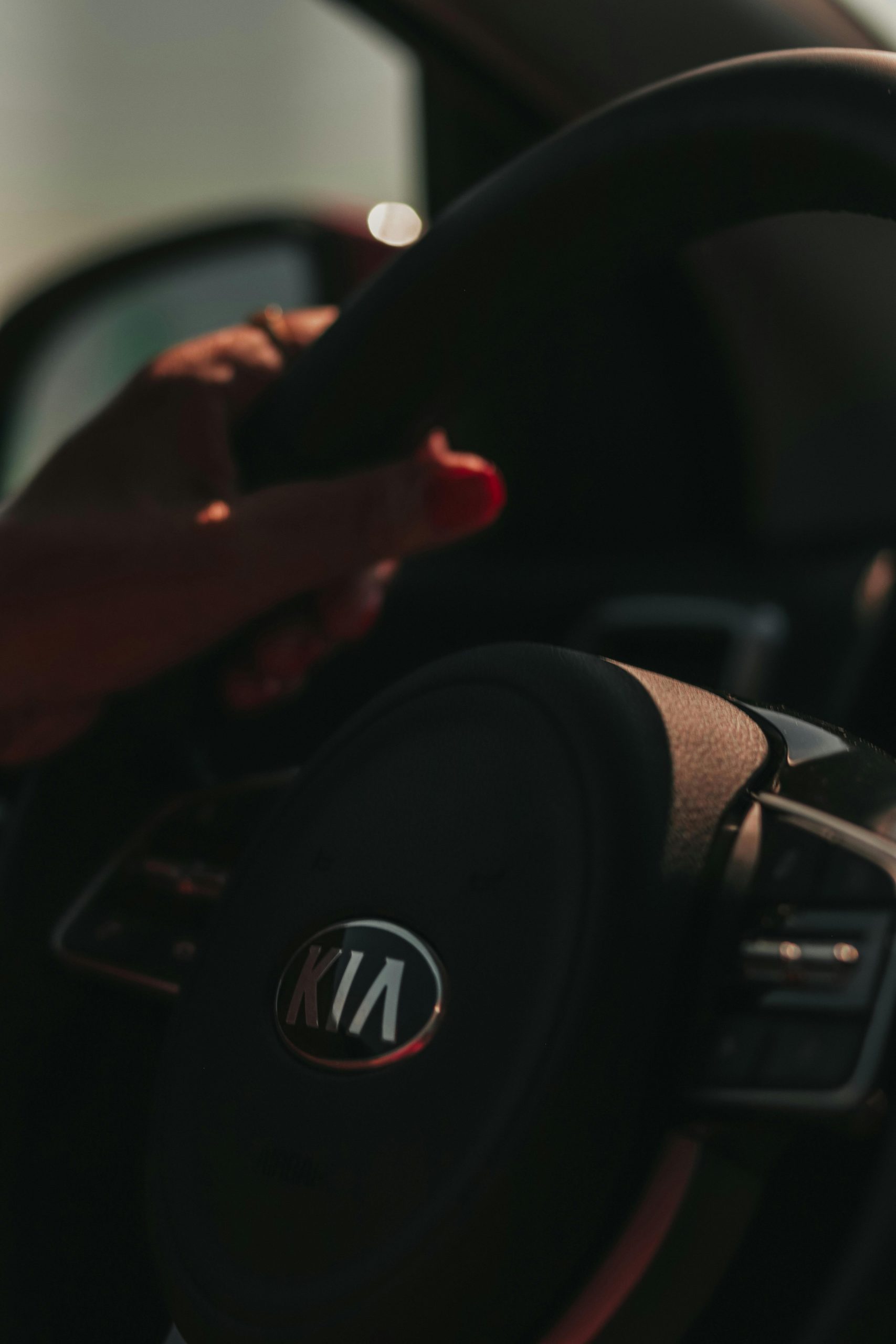 A woman's hand gripping a steering wheel | Source: Pexels