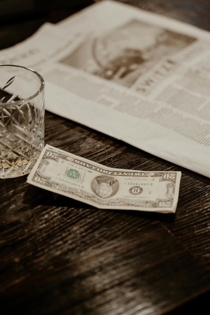 Money on a table | Source: Pexels