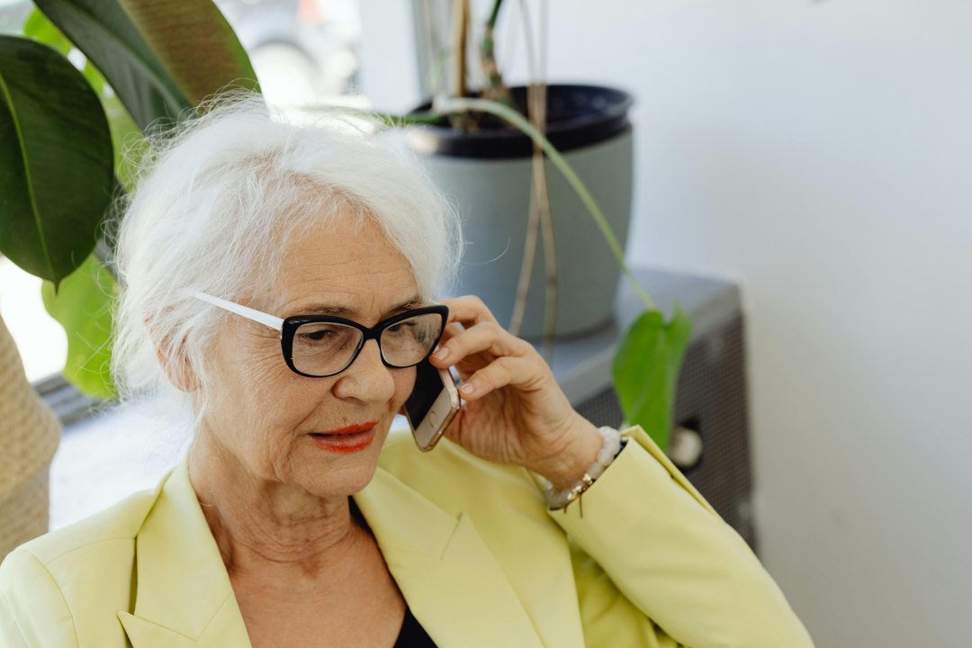 A serious woman on a call | Source: Pexels