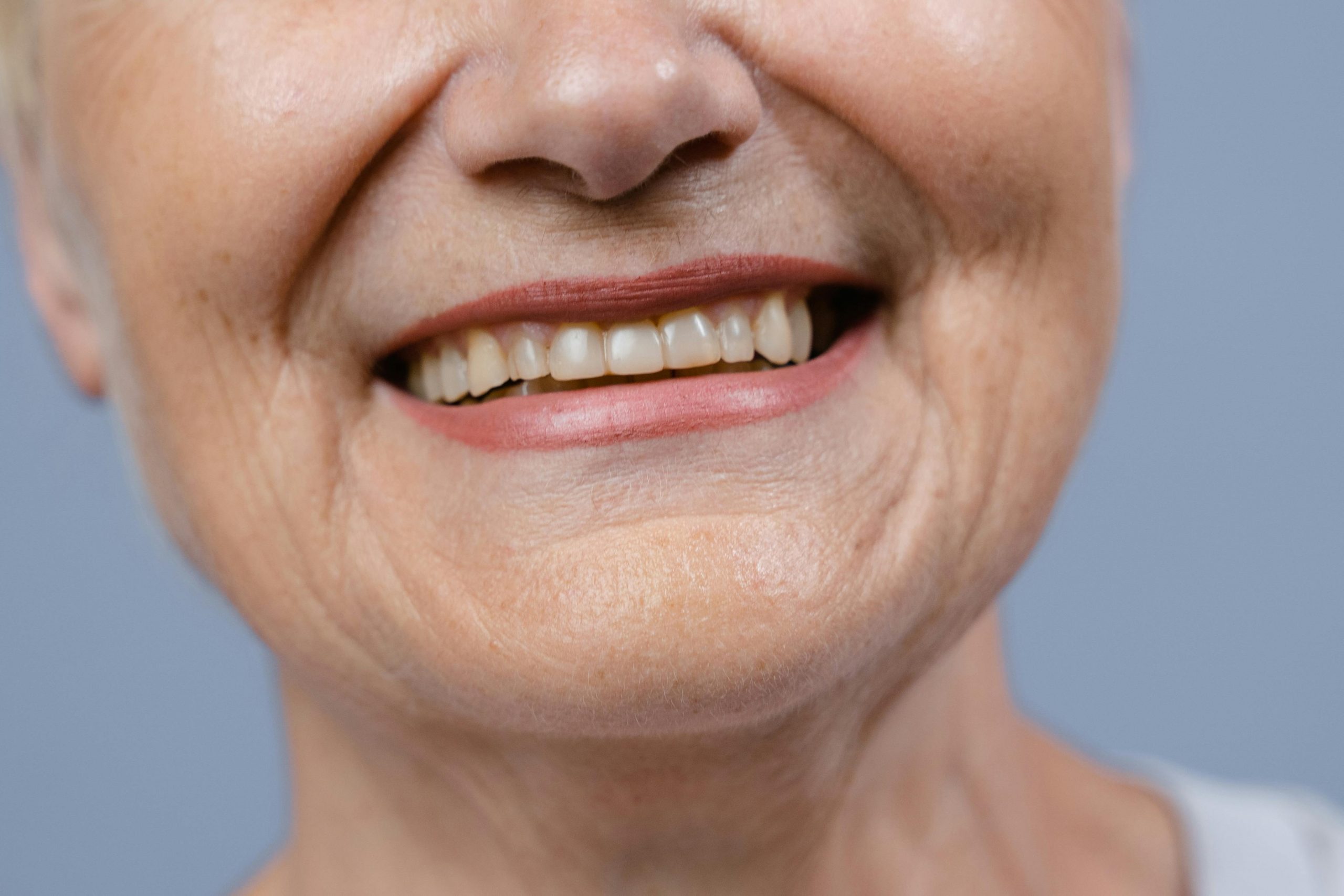 A close-up of a woman laughing | Source: Pexels