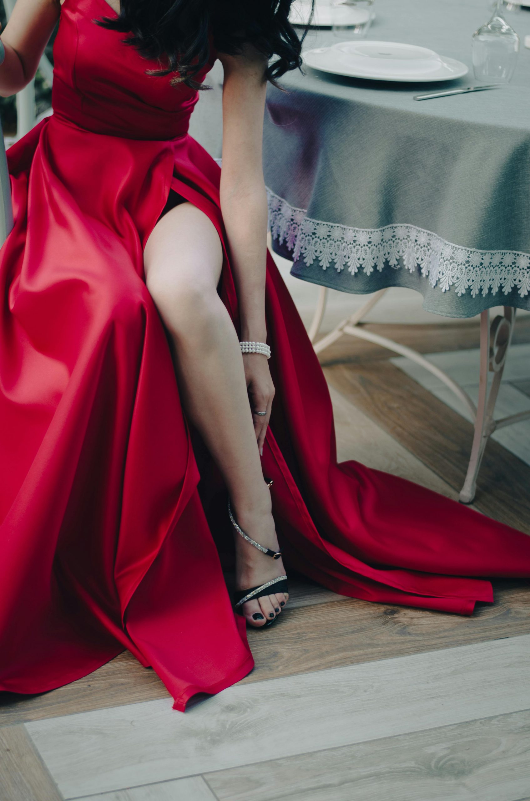 A woman in a red dress | Source: Pexels