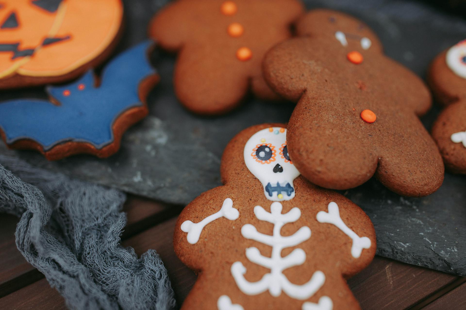 Halloween-themed cookies | Source: Pexels