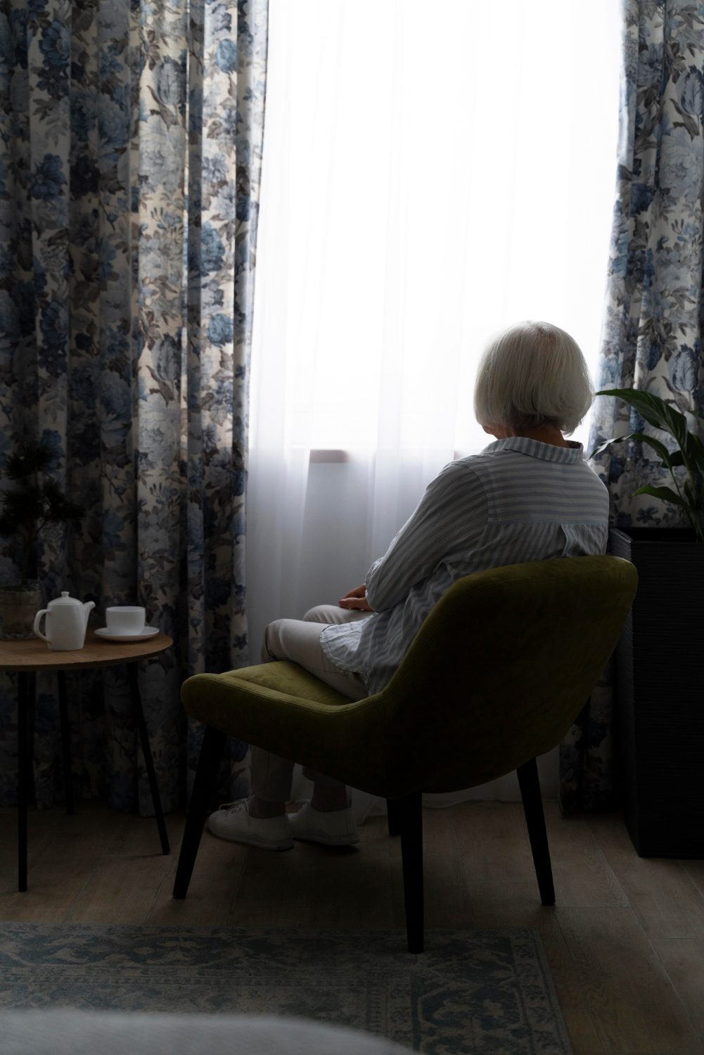 A lonely older woman sitting in a room | Source: Freepik