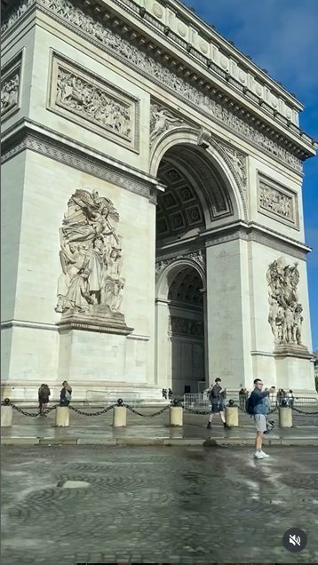 Meghan Markle's limo passed through the streets of Paris, from a post dated October 5, 2025 | Source; Instagram/meghan