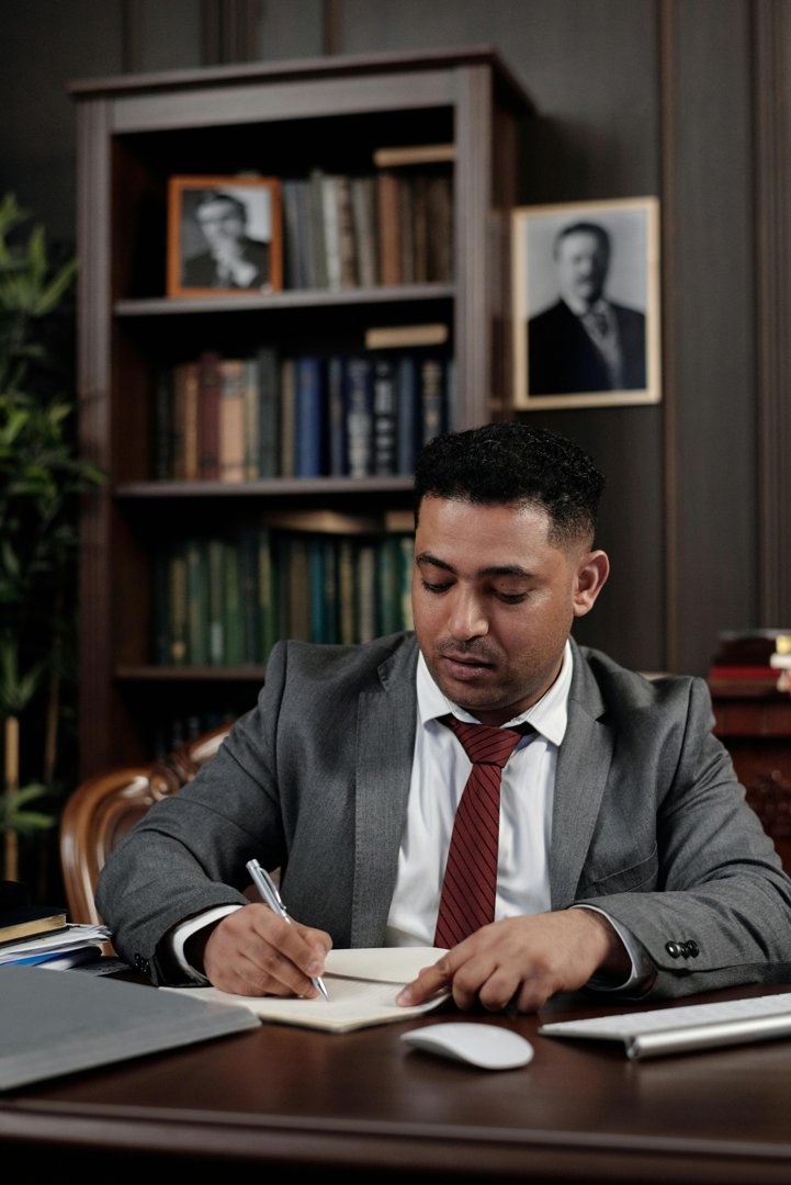 Attorney taking notes on a book | Source: Pexels