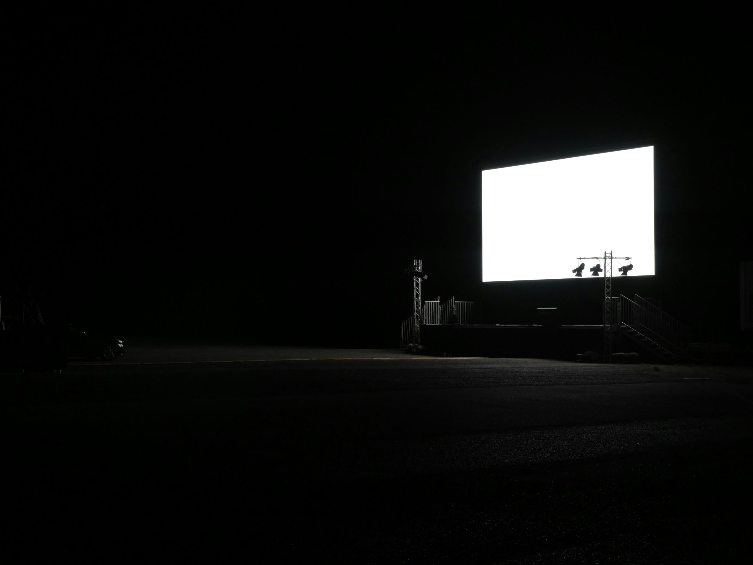 A large screen at an event | Source: Unsplash