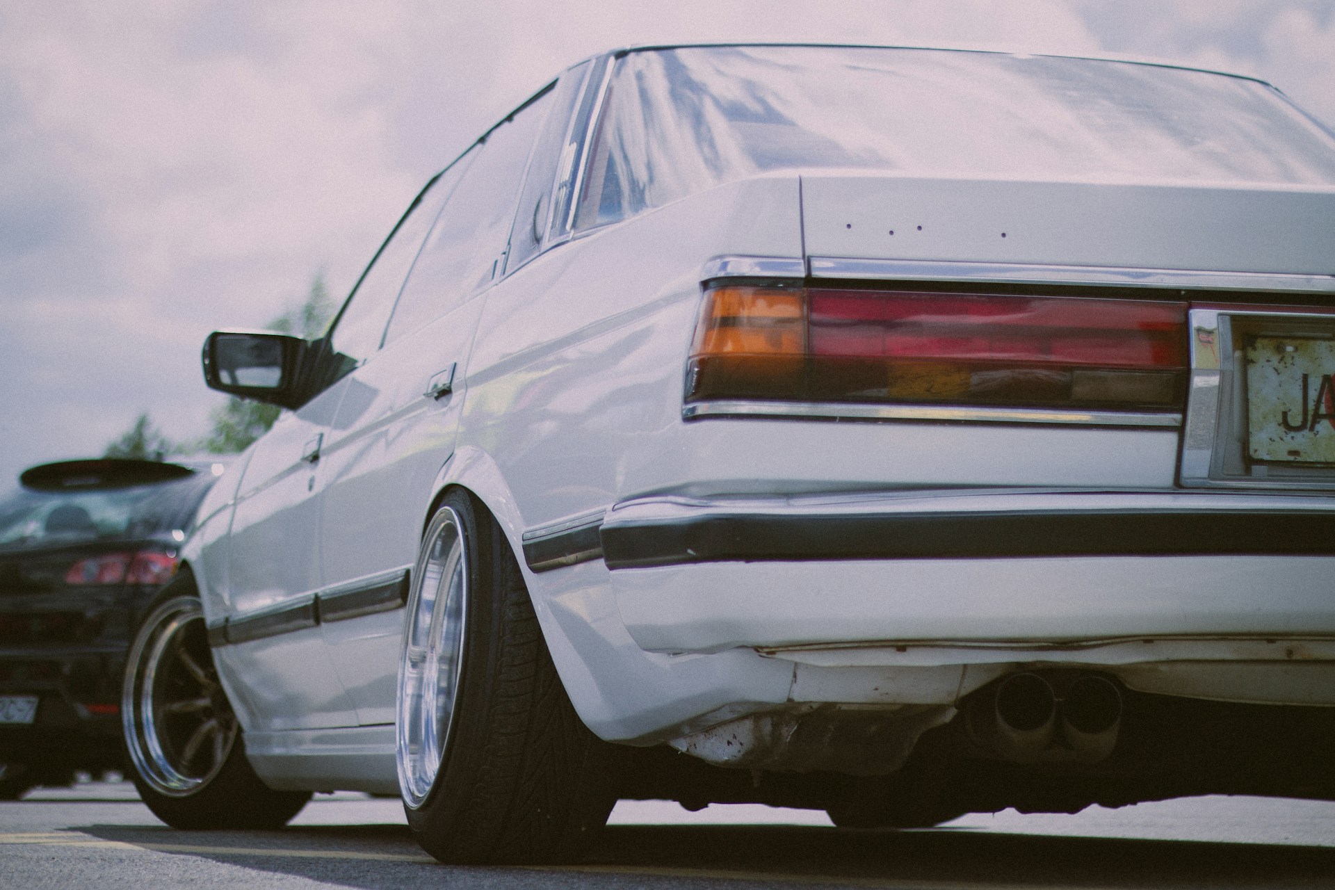 Close-up shot of a car | Source: Unsplash