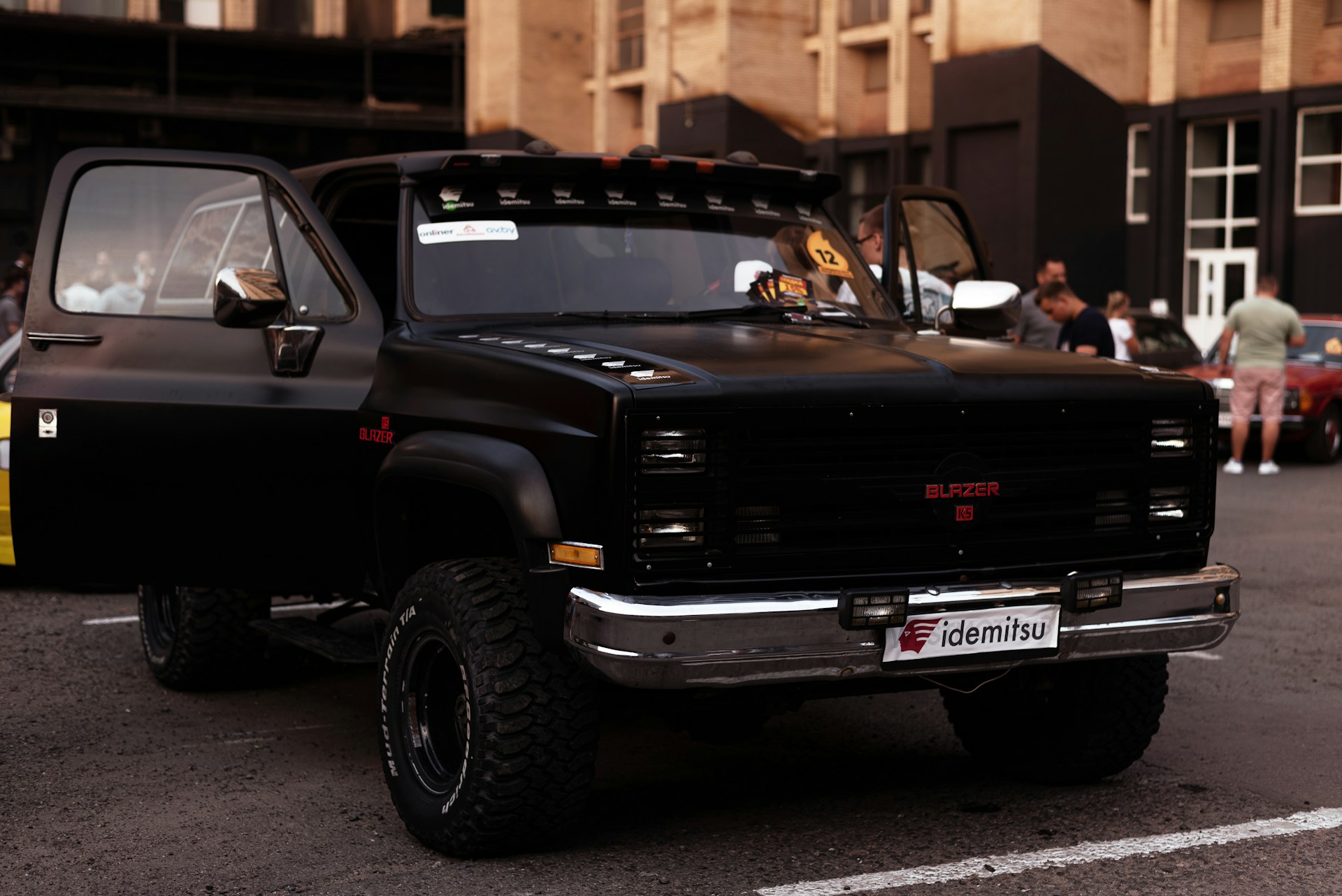 A pickup truck parked on a busy road | Source: Unsplash