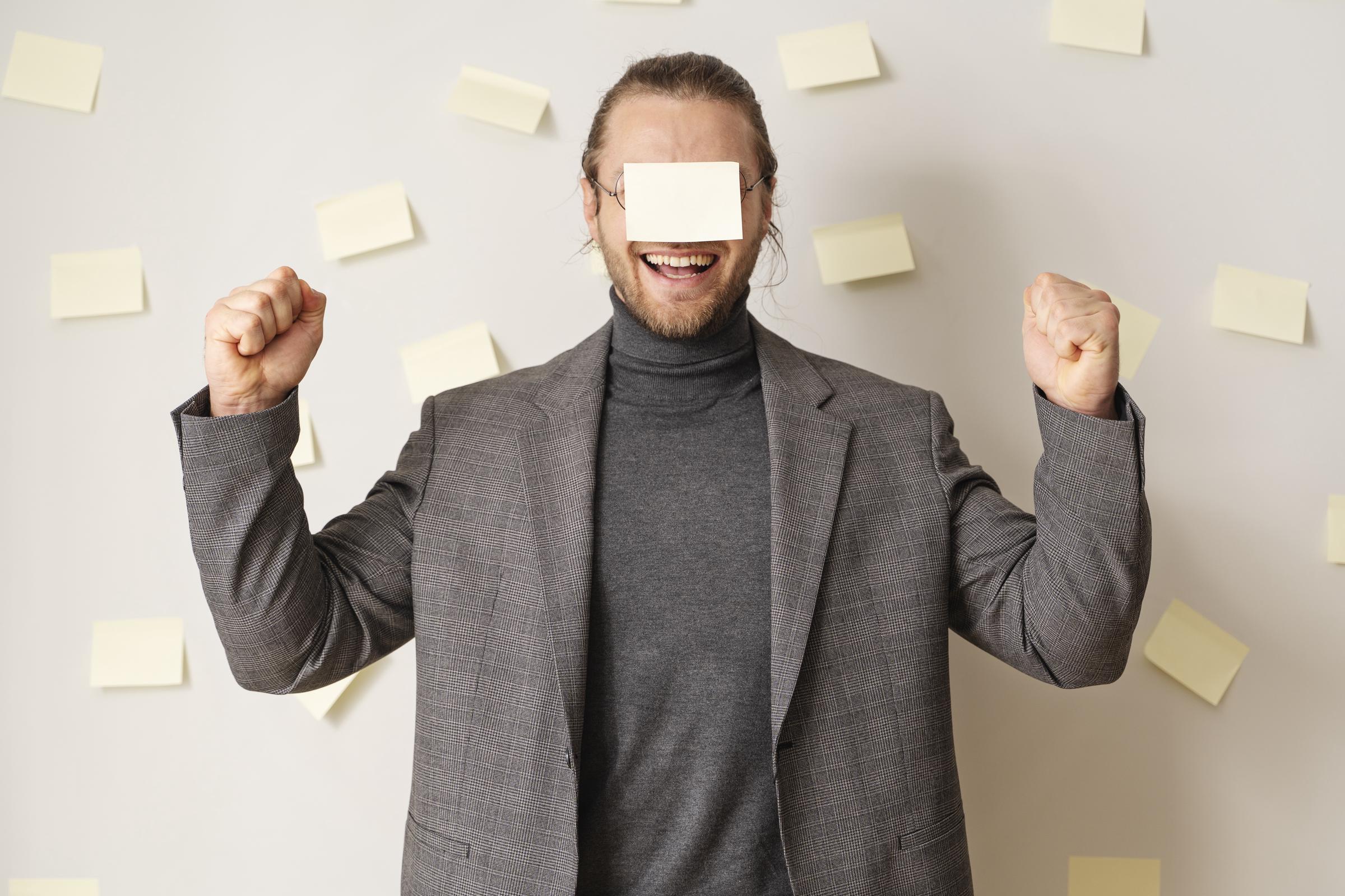 A man with a sticky note on his face | Source: Freepik
