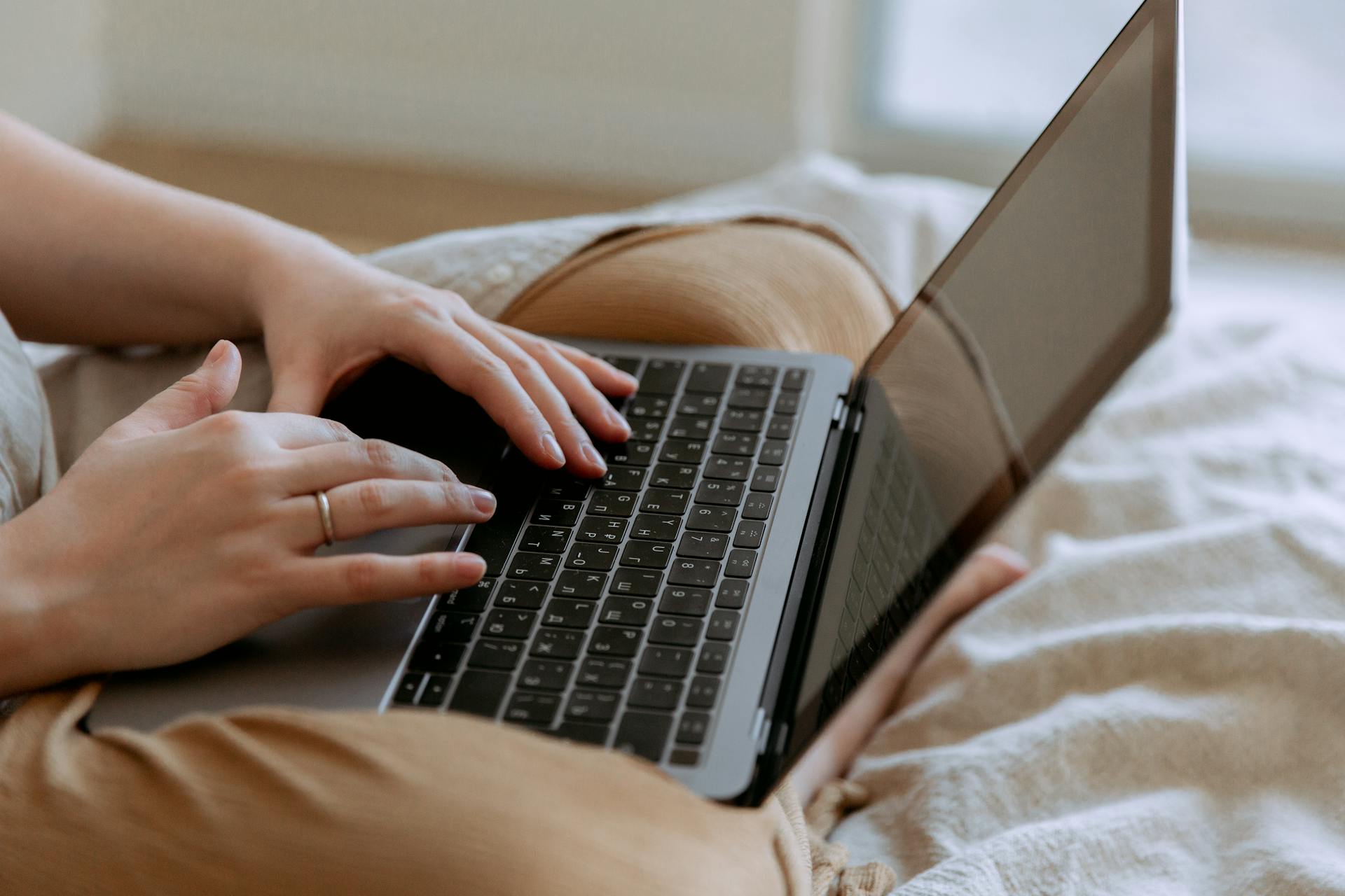 Close-up shot of a woman working on her laptop | Source: Pexels