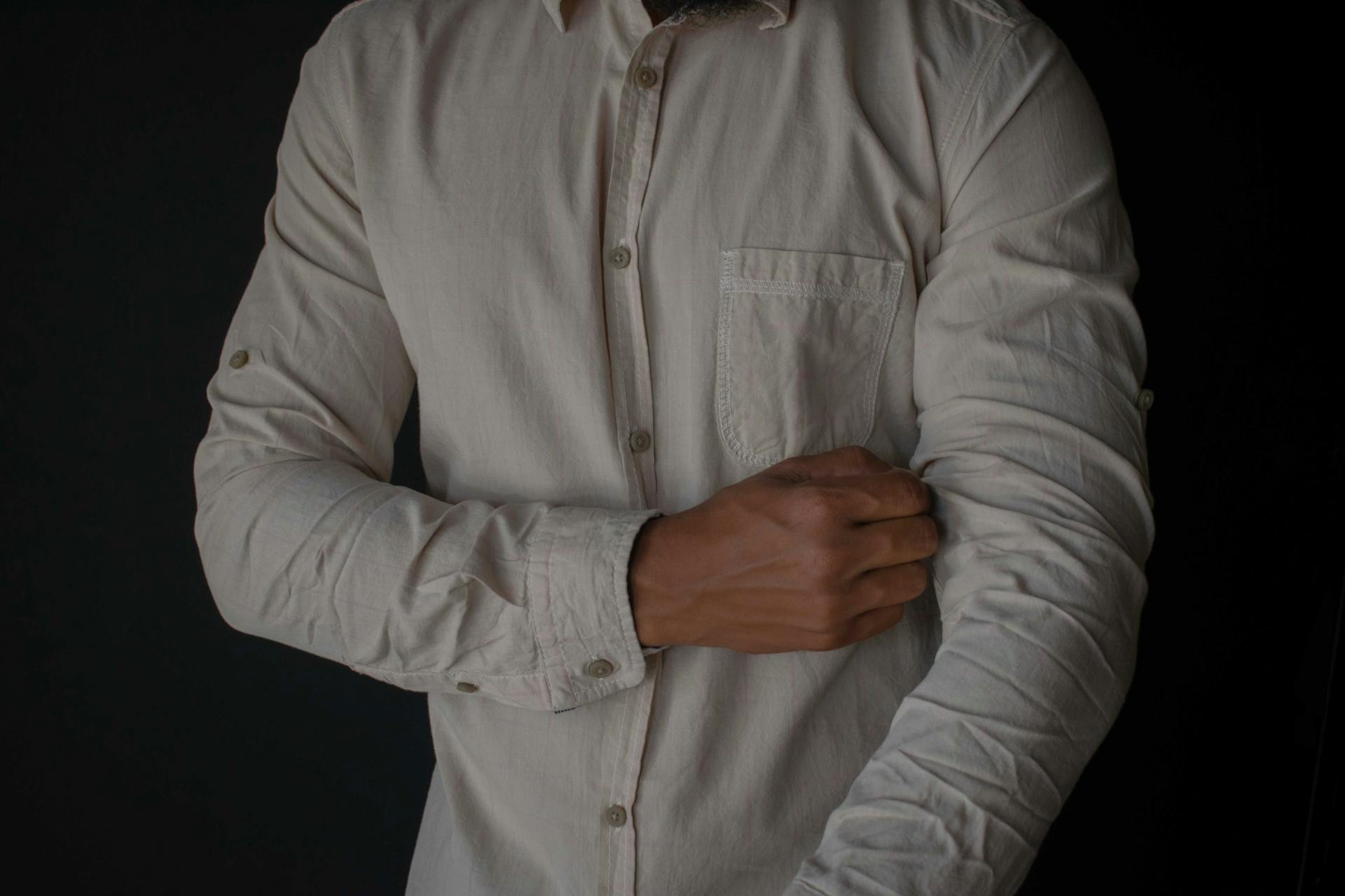A man in a white button-down shirt | Source: Pexels