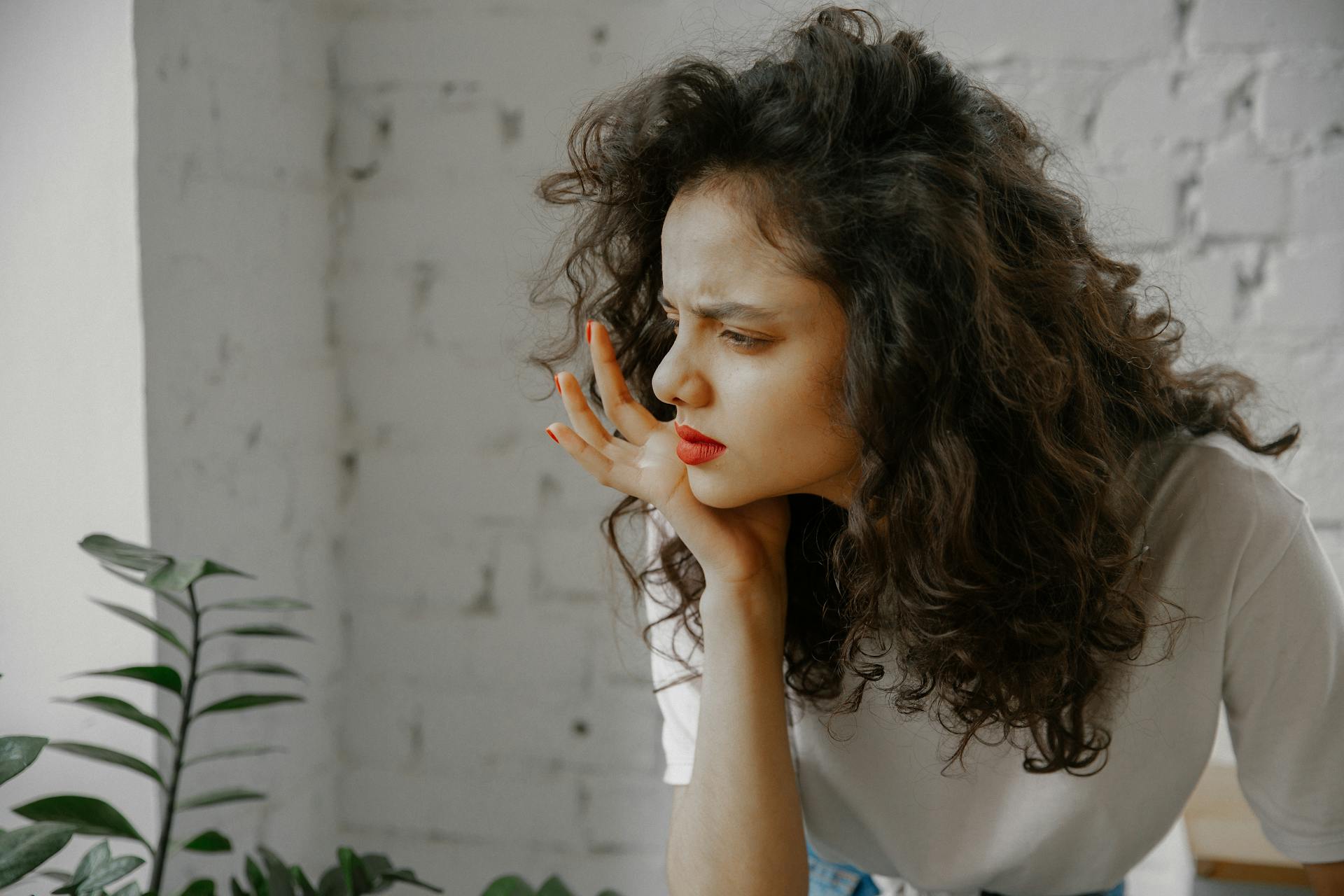 A woman with an annoyed look | Source: Pexels